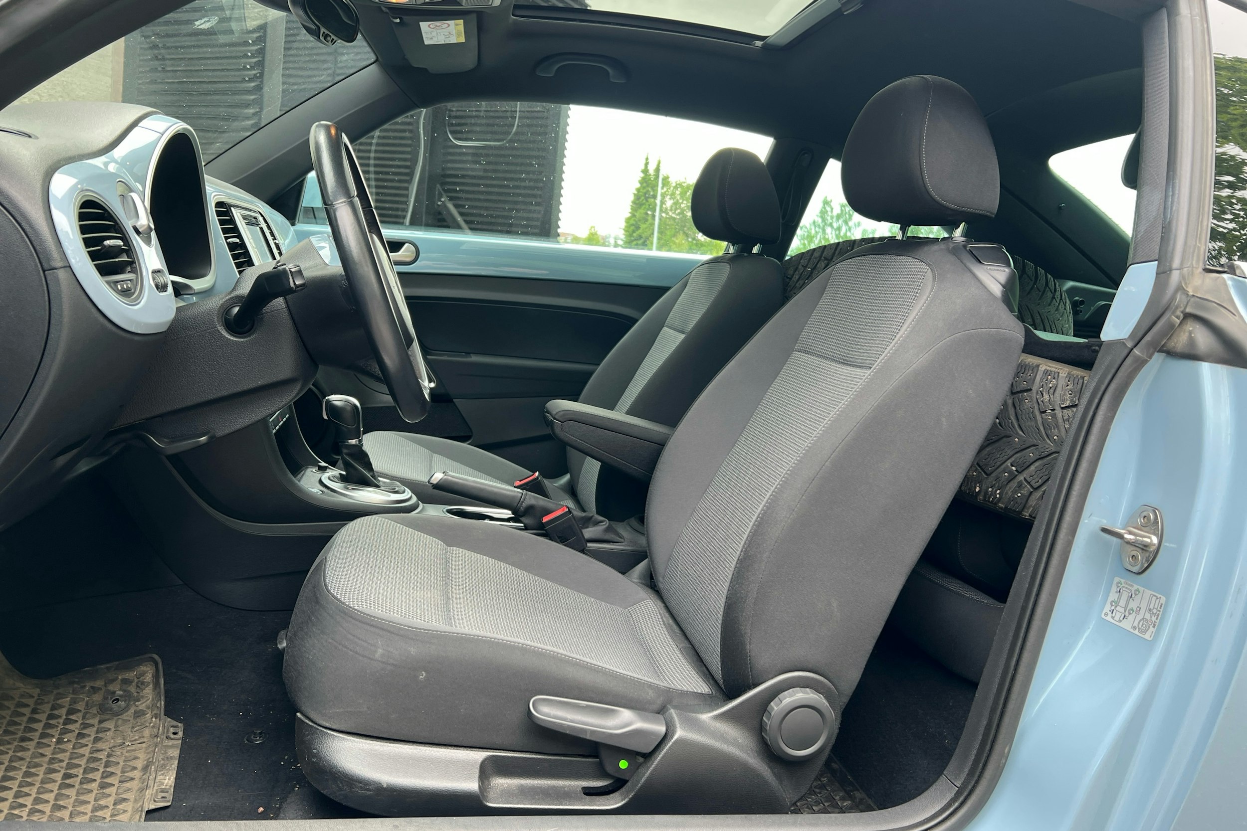 sininen Volkswagen Beetle 2016 kuva 3.