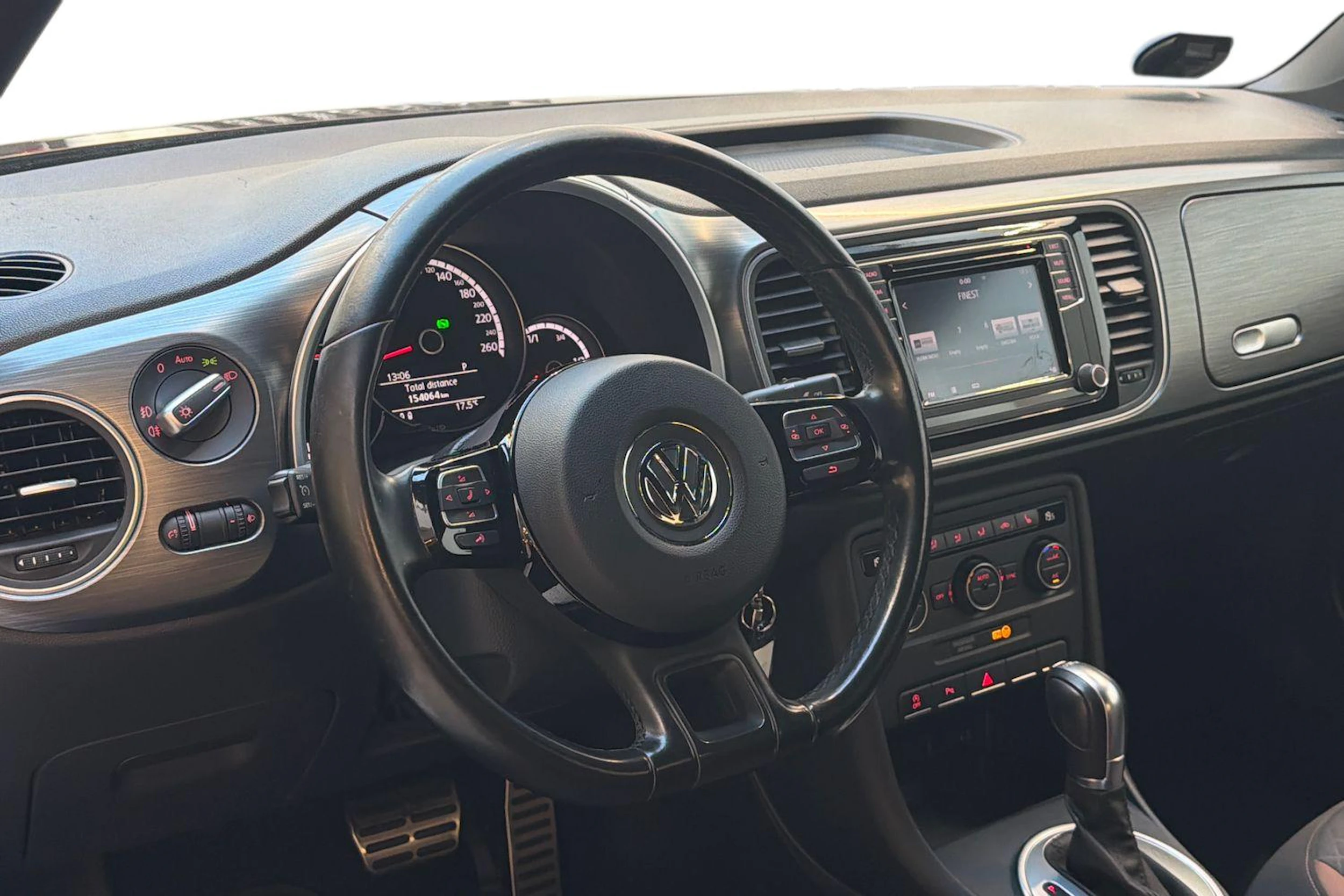 ruskea (beige) Volkswagen Beetle 2016 kuva 6.