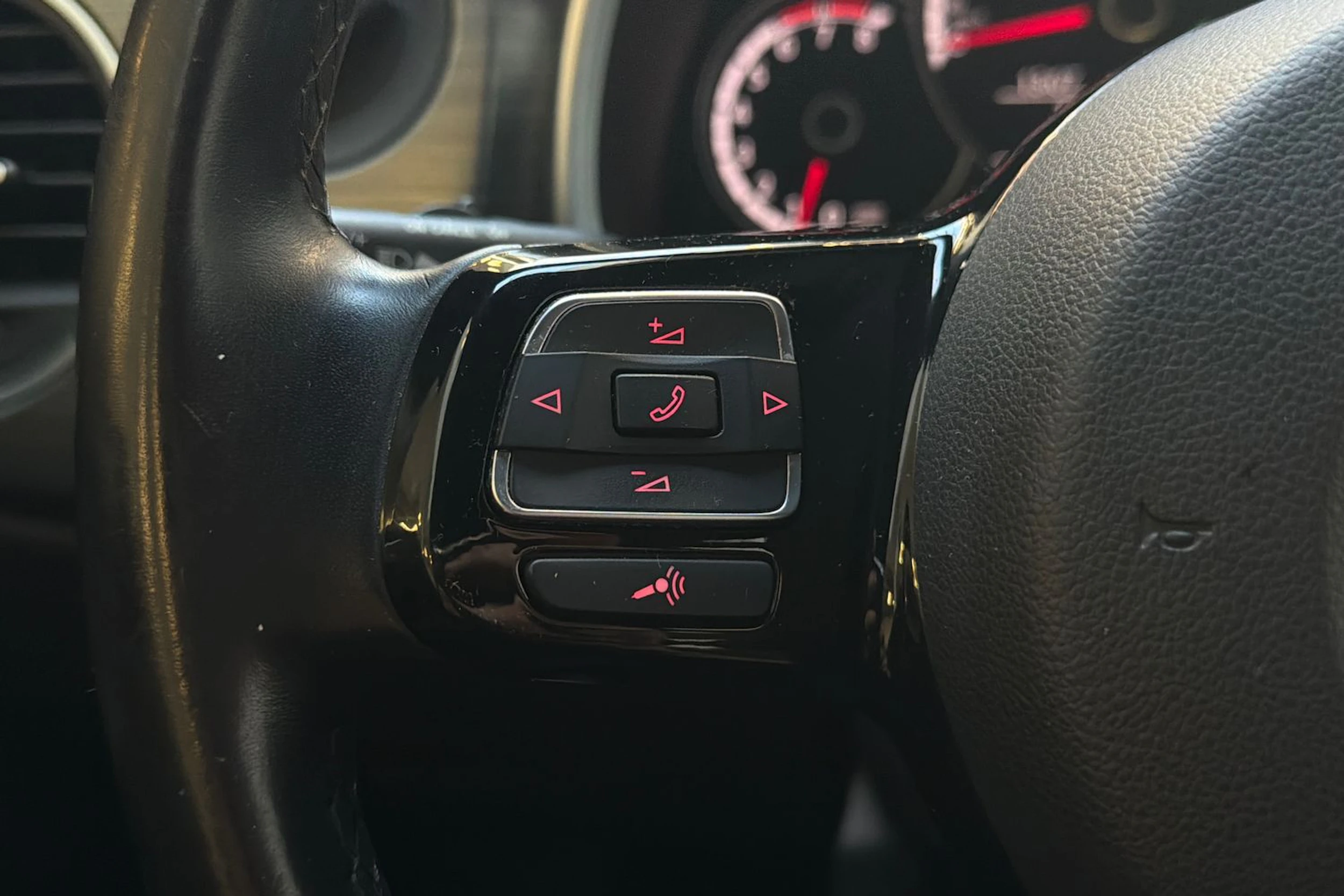 ruskea (beige) Volkswagen Beetle 2016 kuva 13.