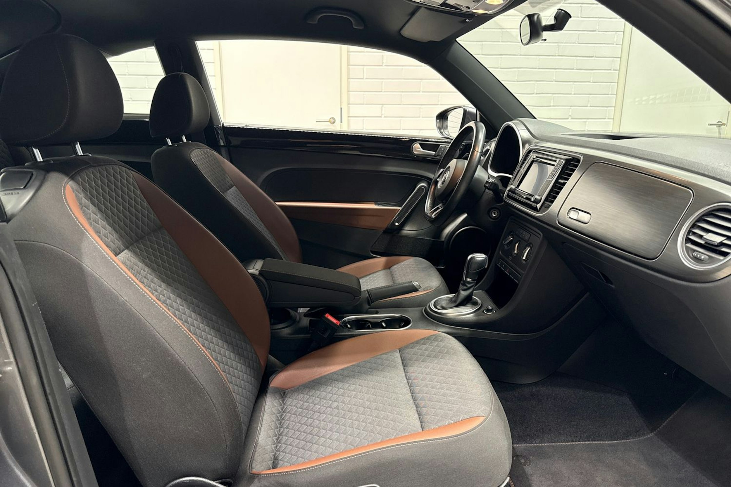 harmaa Volkswagen Beetle 2017 kuva 13.