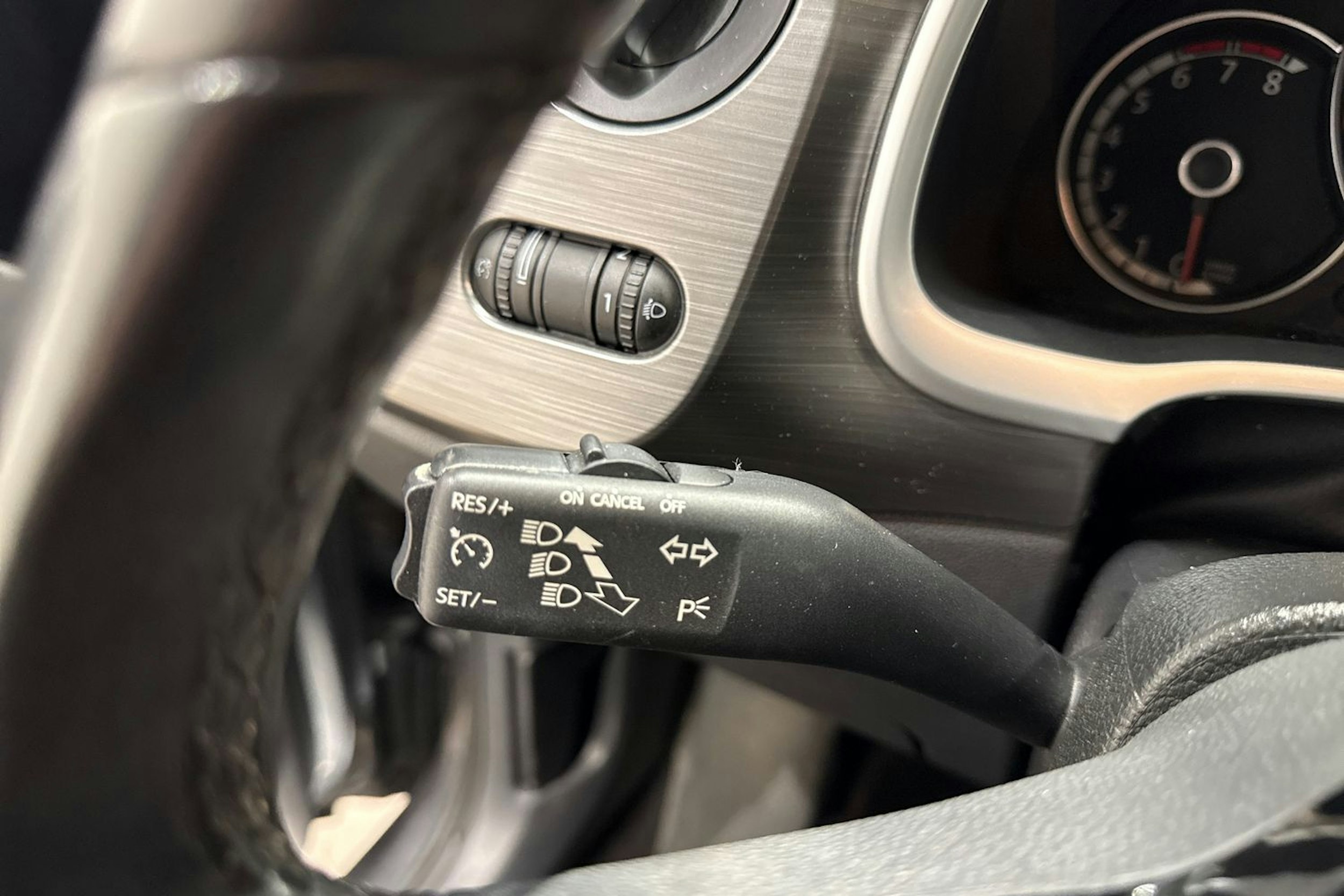 harmaa Volkswagen Beetle 2017 kuva 19.