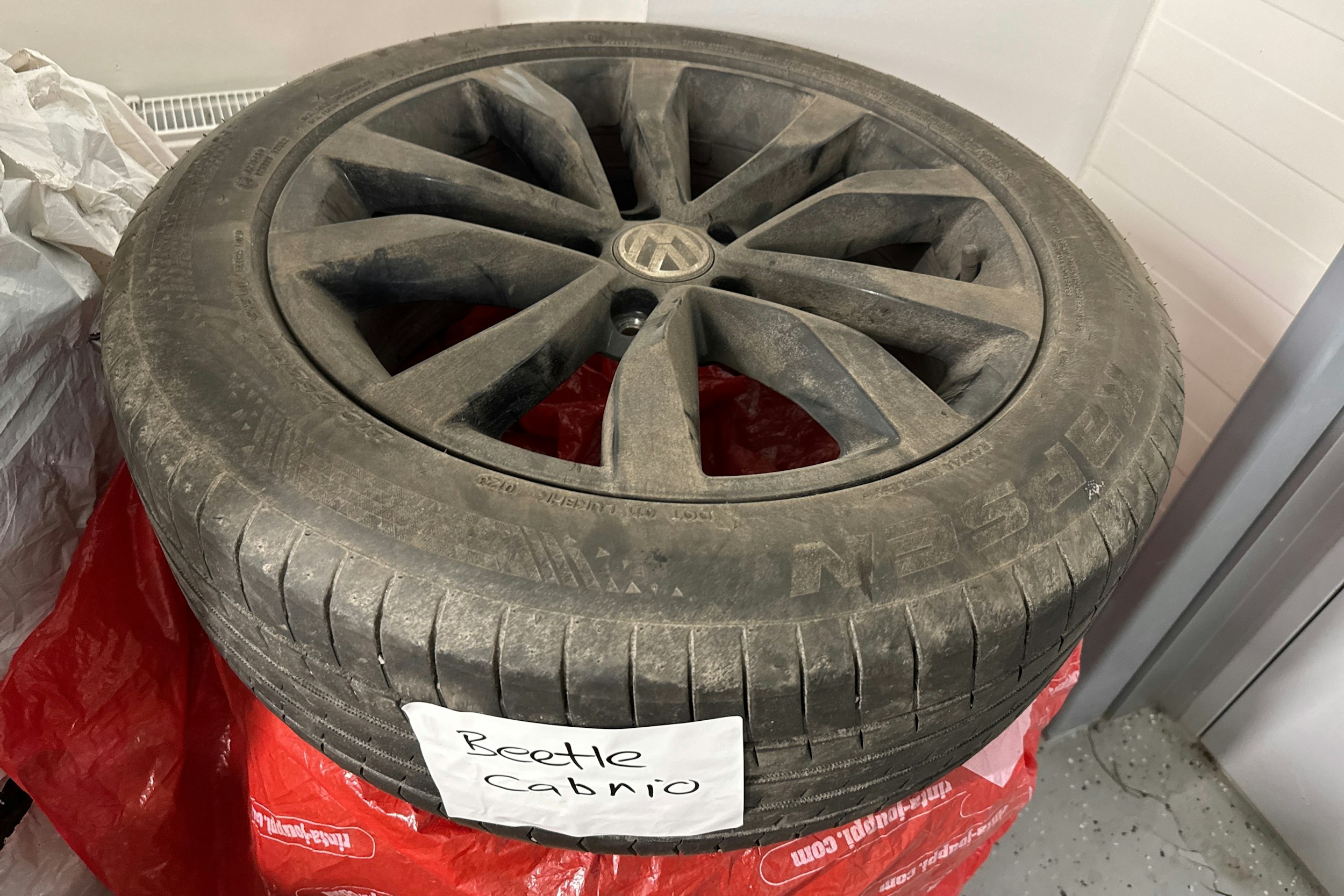 ruskea (beige) Volkswagen Beetle 2017 kuva 13.