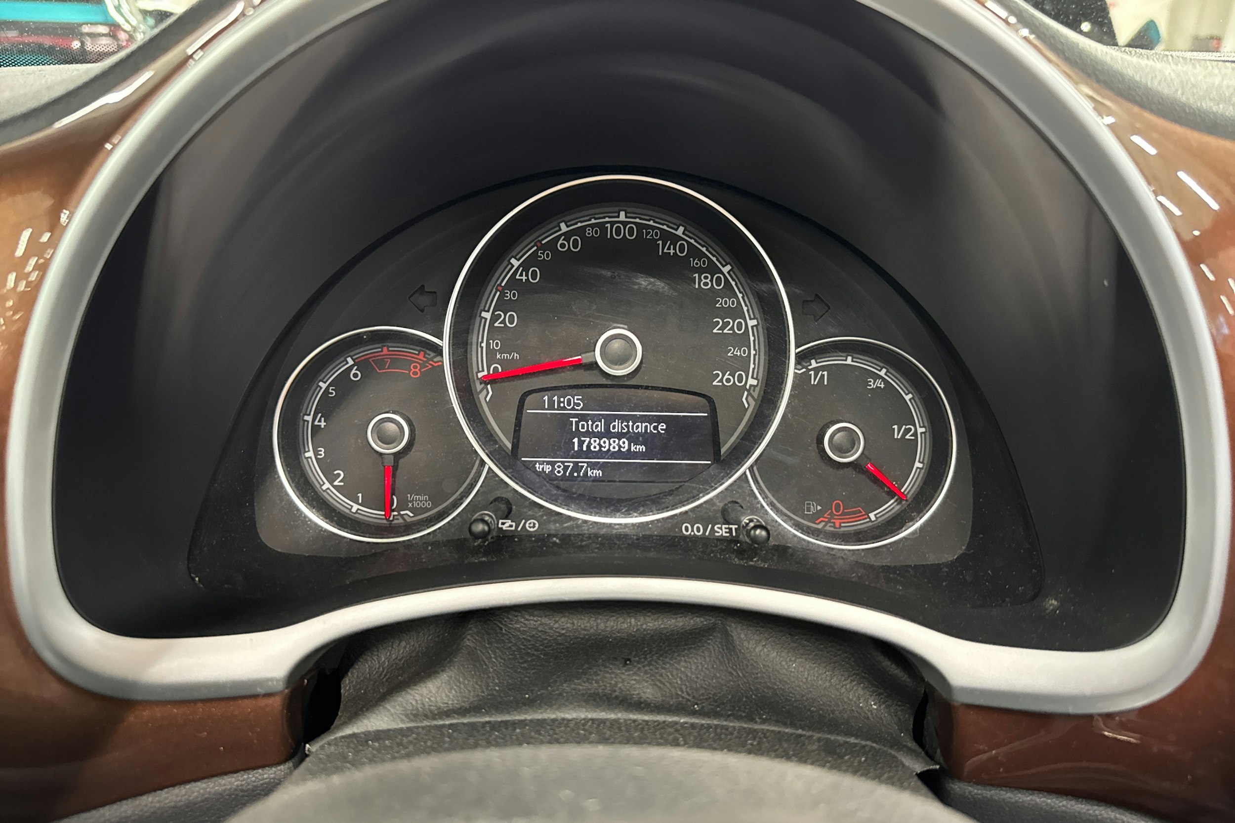 ruskea (beige) Volkswagen Beetle 2017 kuva 14.