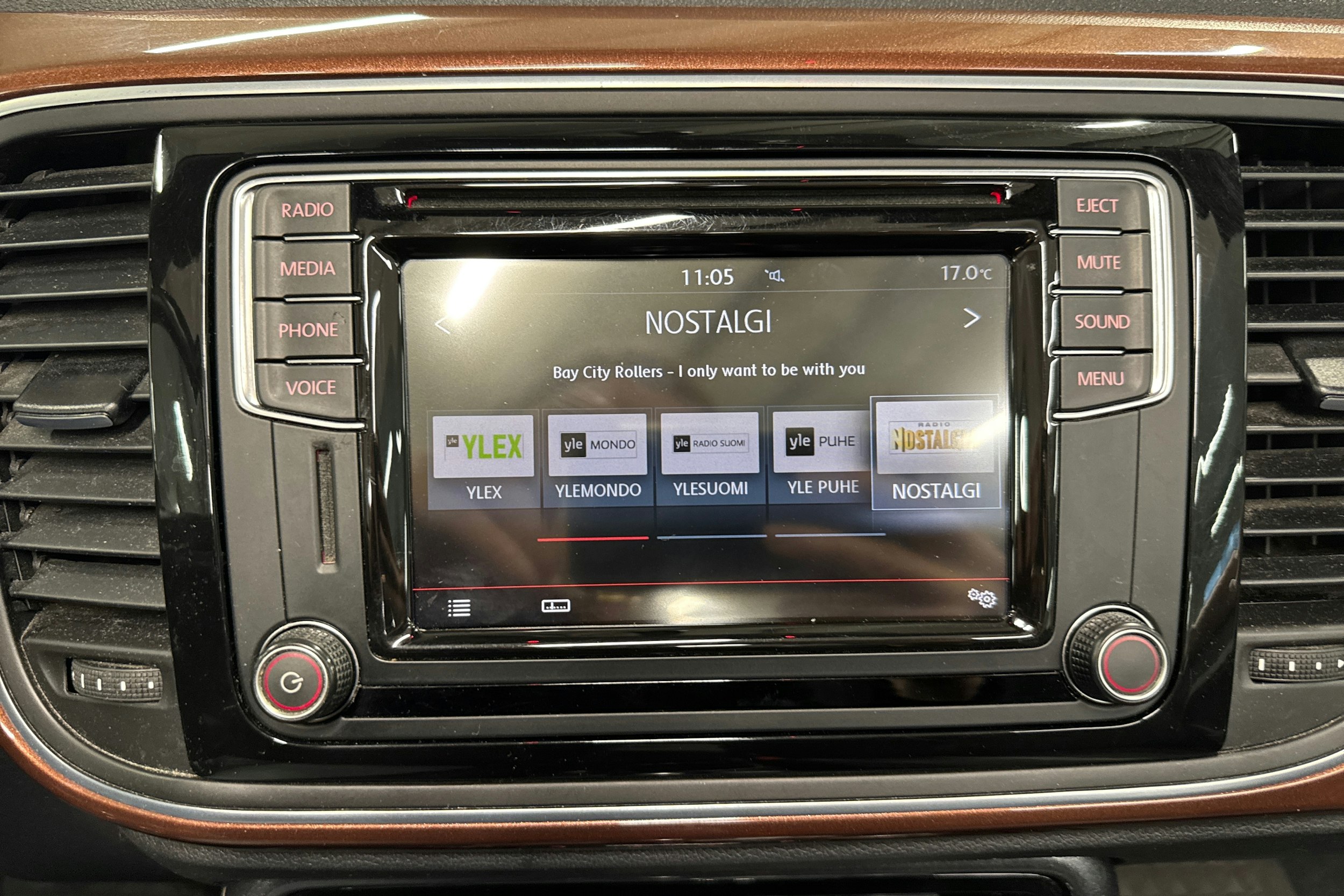 ruskea (beige) Volkswagen Beetle 2017 kuva 16.