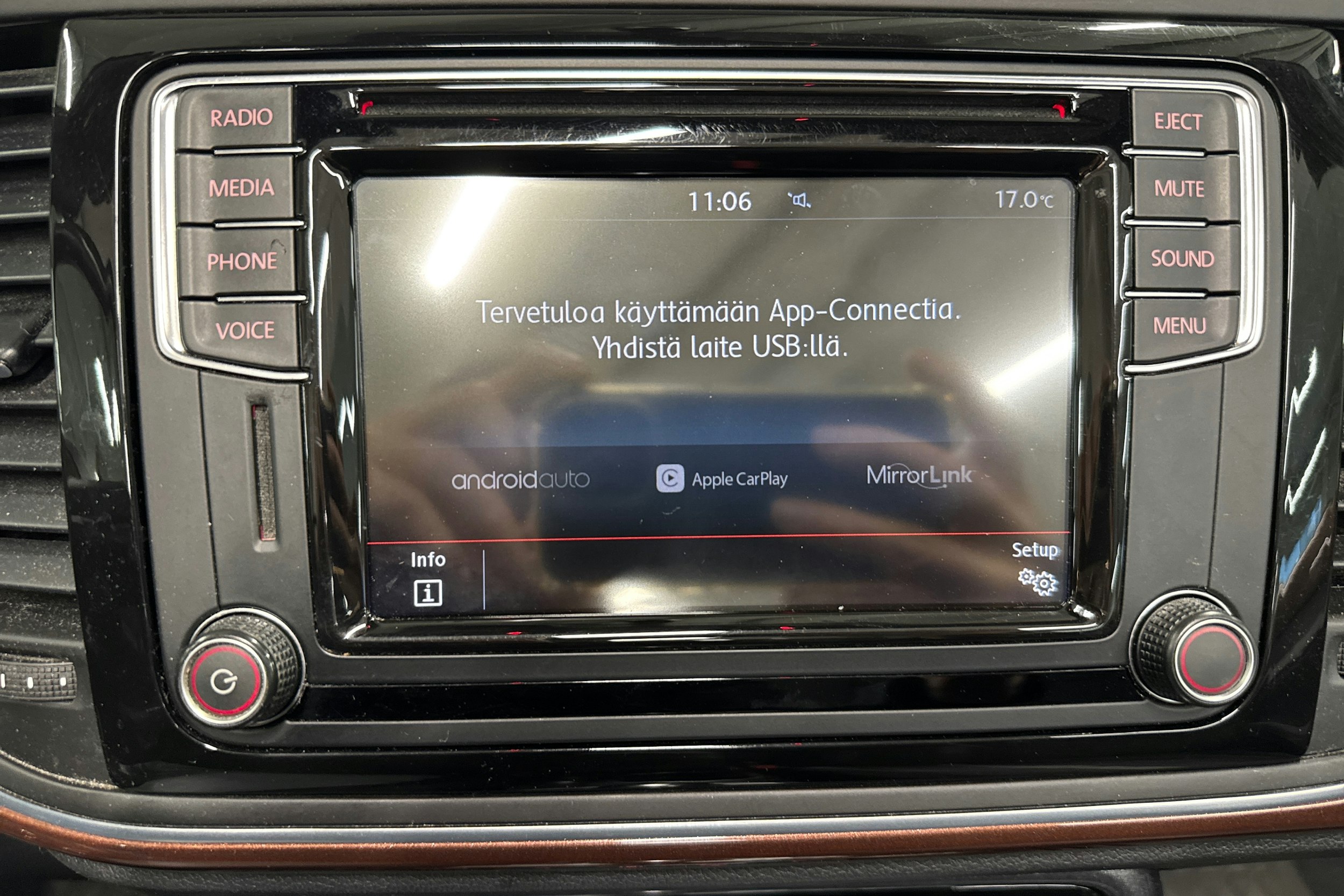 ruskea (beige) Volkswagen Beetle 2017 kuva 17.