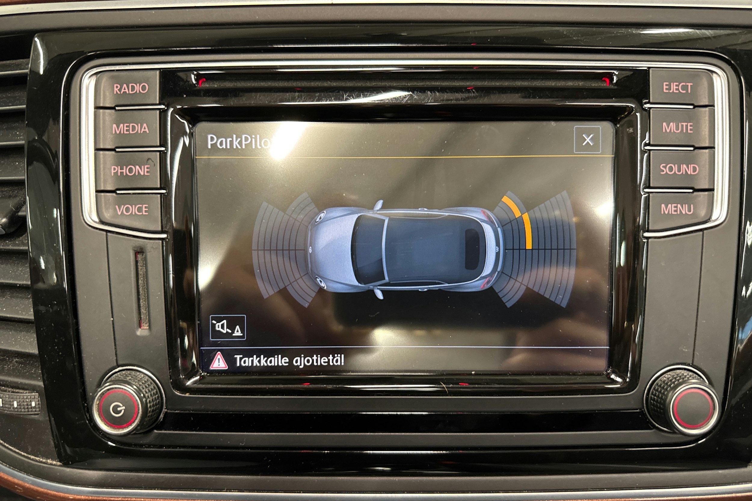 ruskea (beige) Volkswagen Beetle 2017 kuva 18.