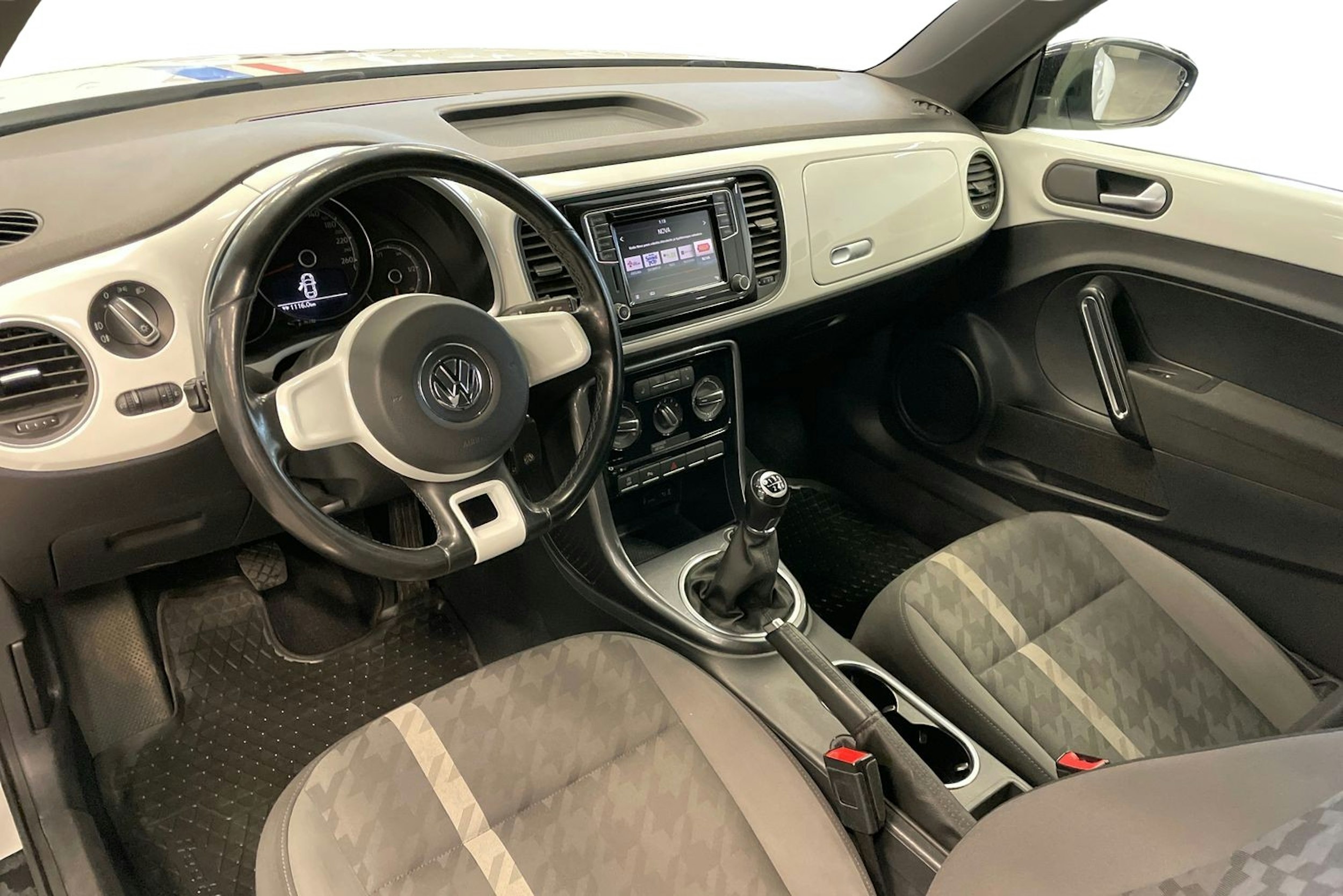 Valkoinen Volkswagen BEETLE 2018 kuva 7.