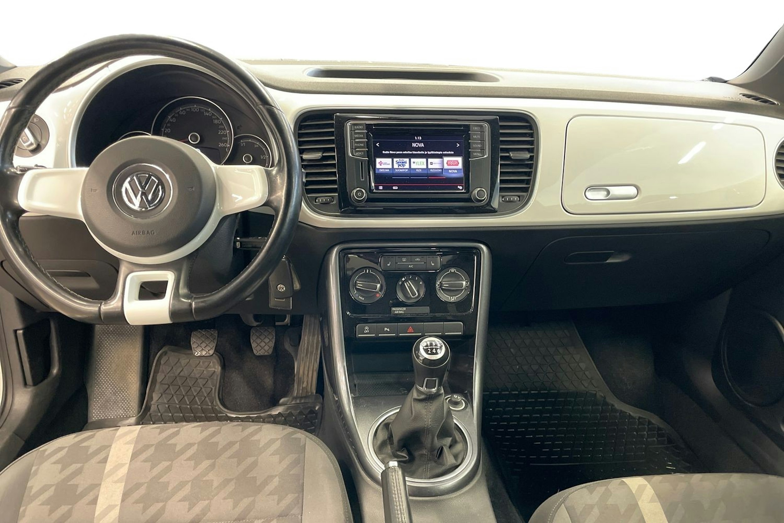 Valkoinen Volkswagen BEETLE 2018 kuva 9.
