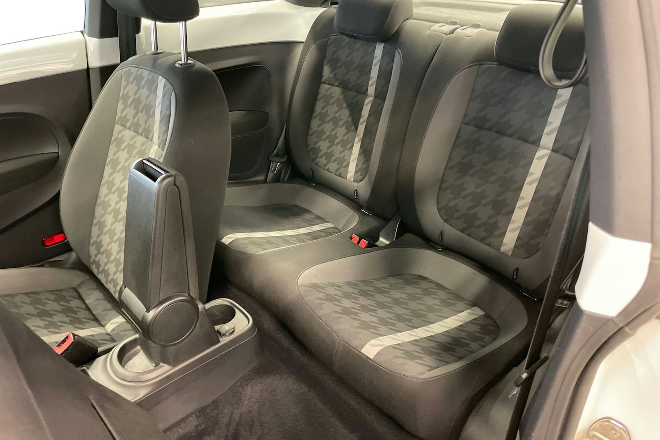 Valkoinen Volkswagen BEETLE 2018 kuva 10.