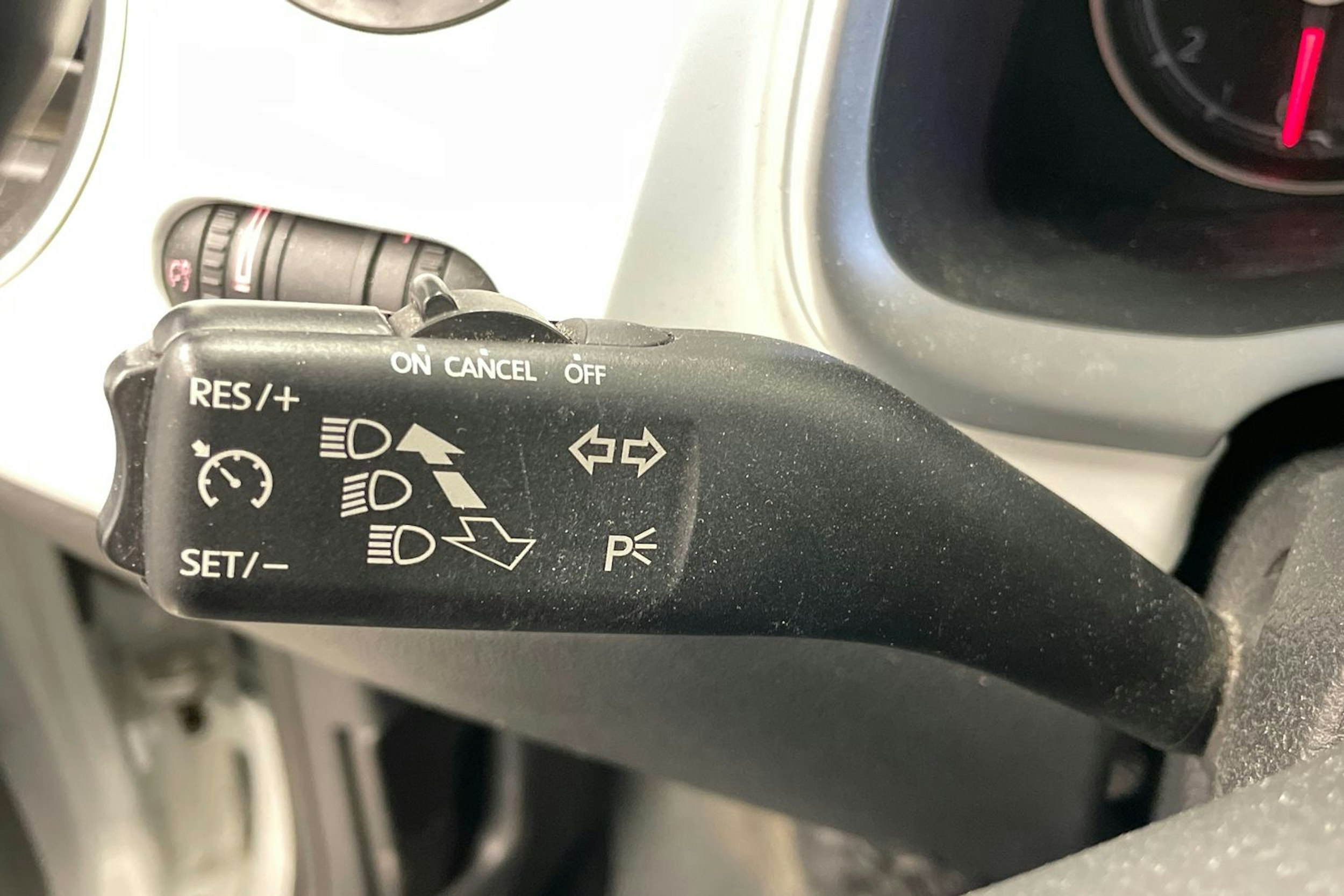 Valkoinen Volkswagen BEETLE 2018 kuva 22.