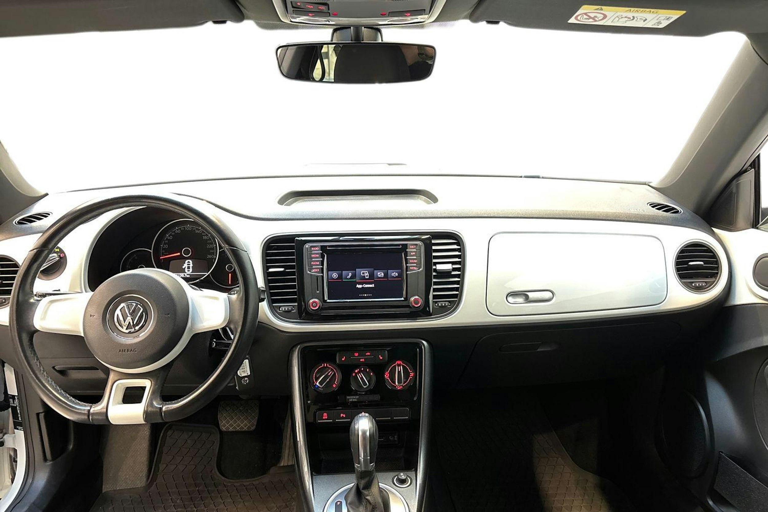 Valkoinen Volkswagen BEETLE 2018 kuva 9.