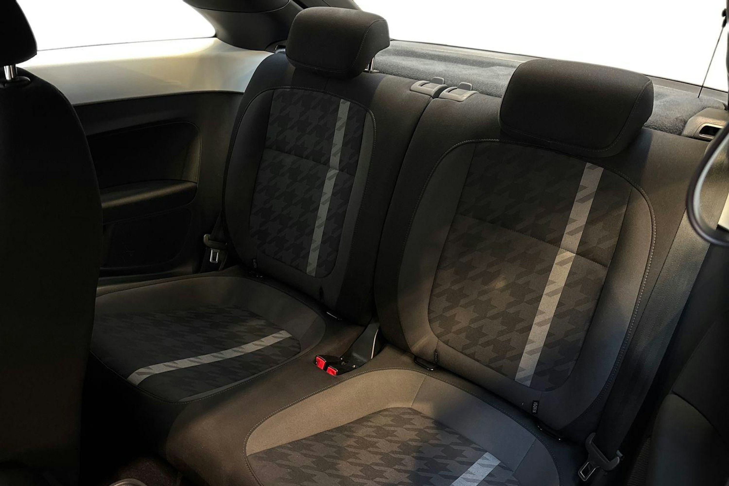 Valkoinen Volkswagen BEETLE 2018 kuva 10.