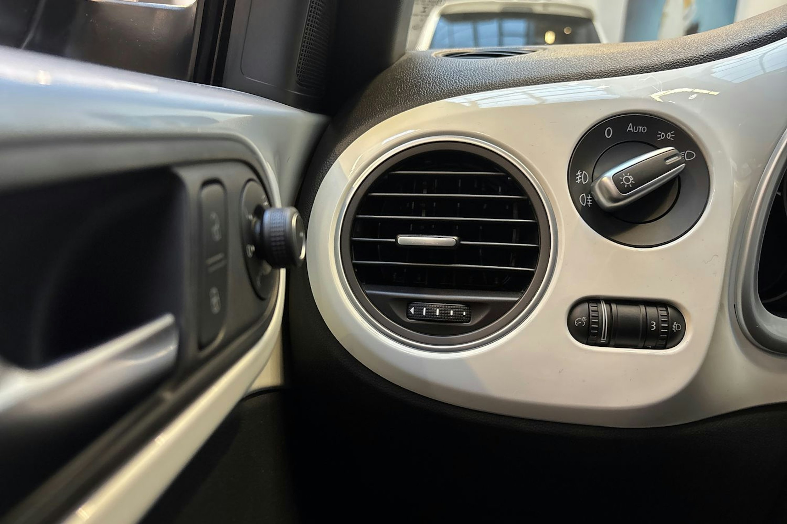 Valkoinen Volkswagen BEETLE 2018 kuva 16.