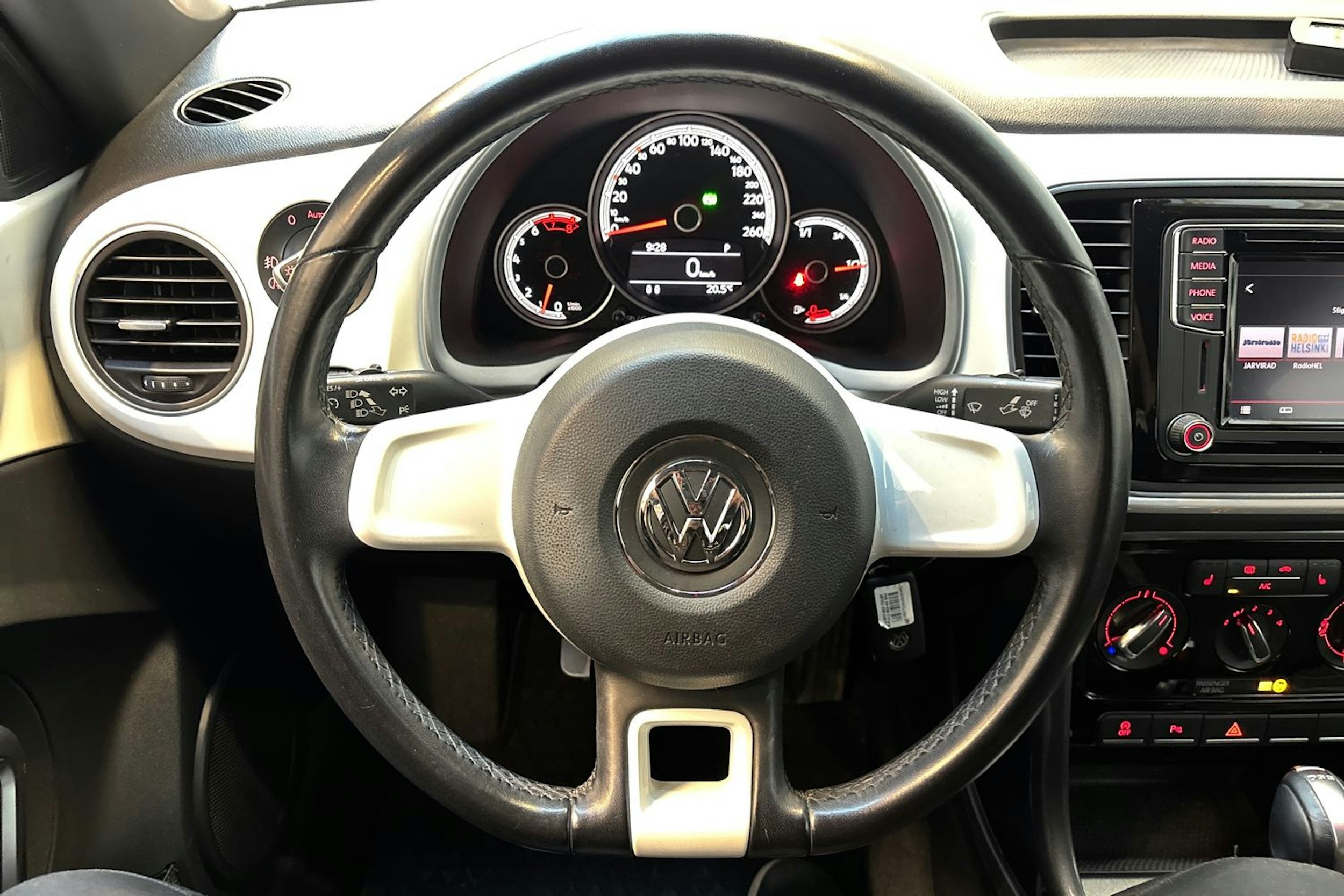 Valkoinen Volkswagen BEETLE 2018 kuva 17.