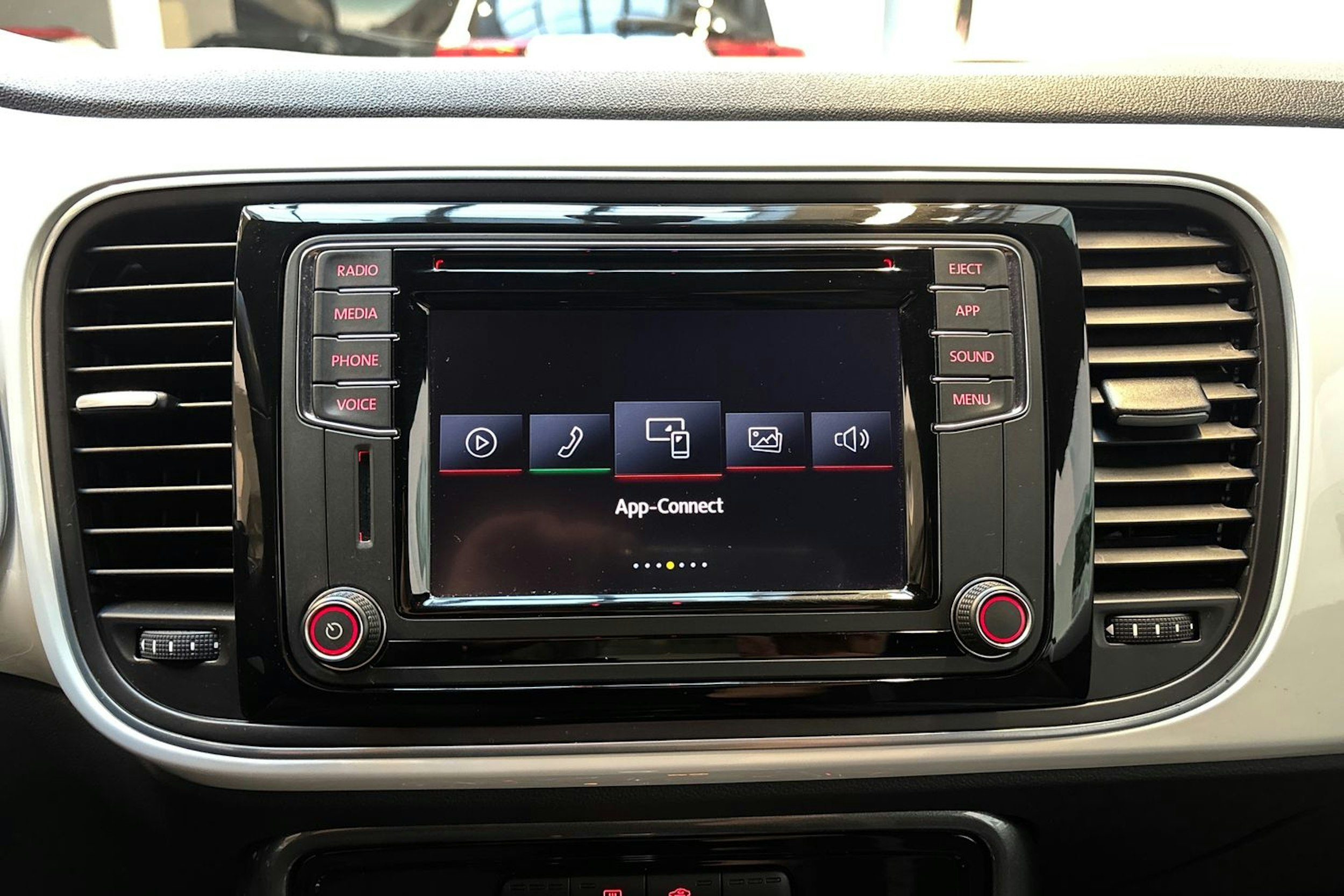 Valkoinen Volkswagen BEETLE 2018 kuva 19.