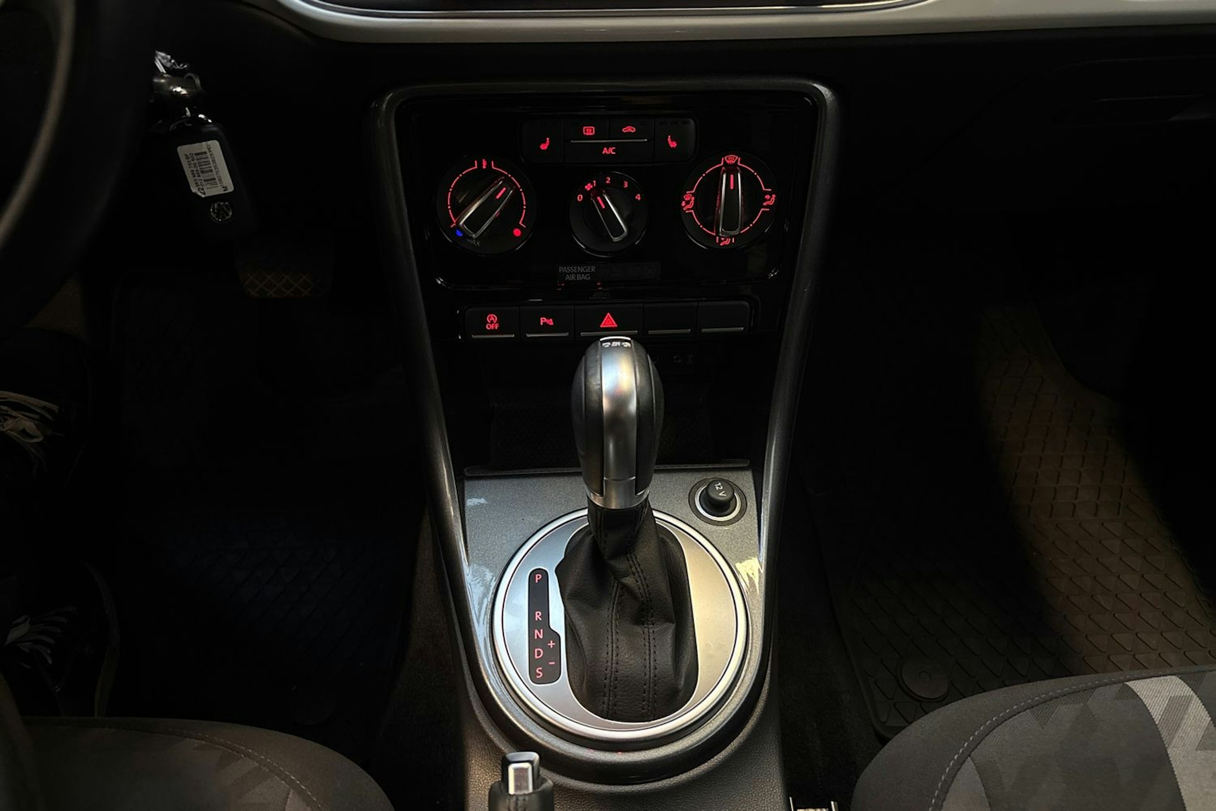 Valkoinen Volkswagen BEETLE 2018 kuva 21.