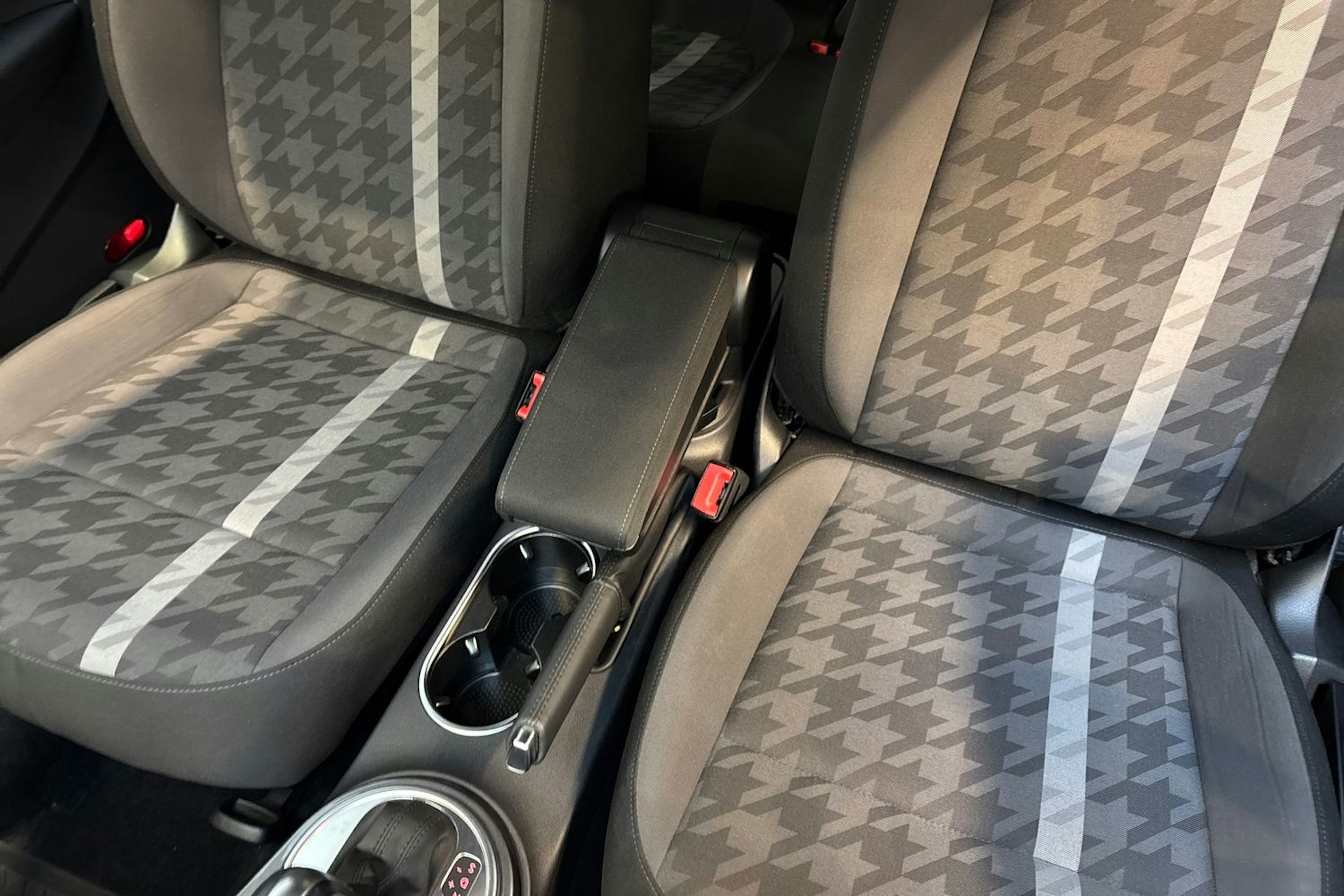 Valkoinen Volkswagen BEETLE 2018 kuva 22.