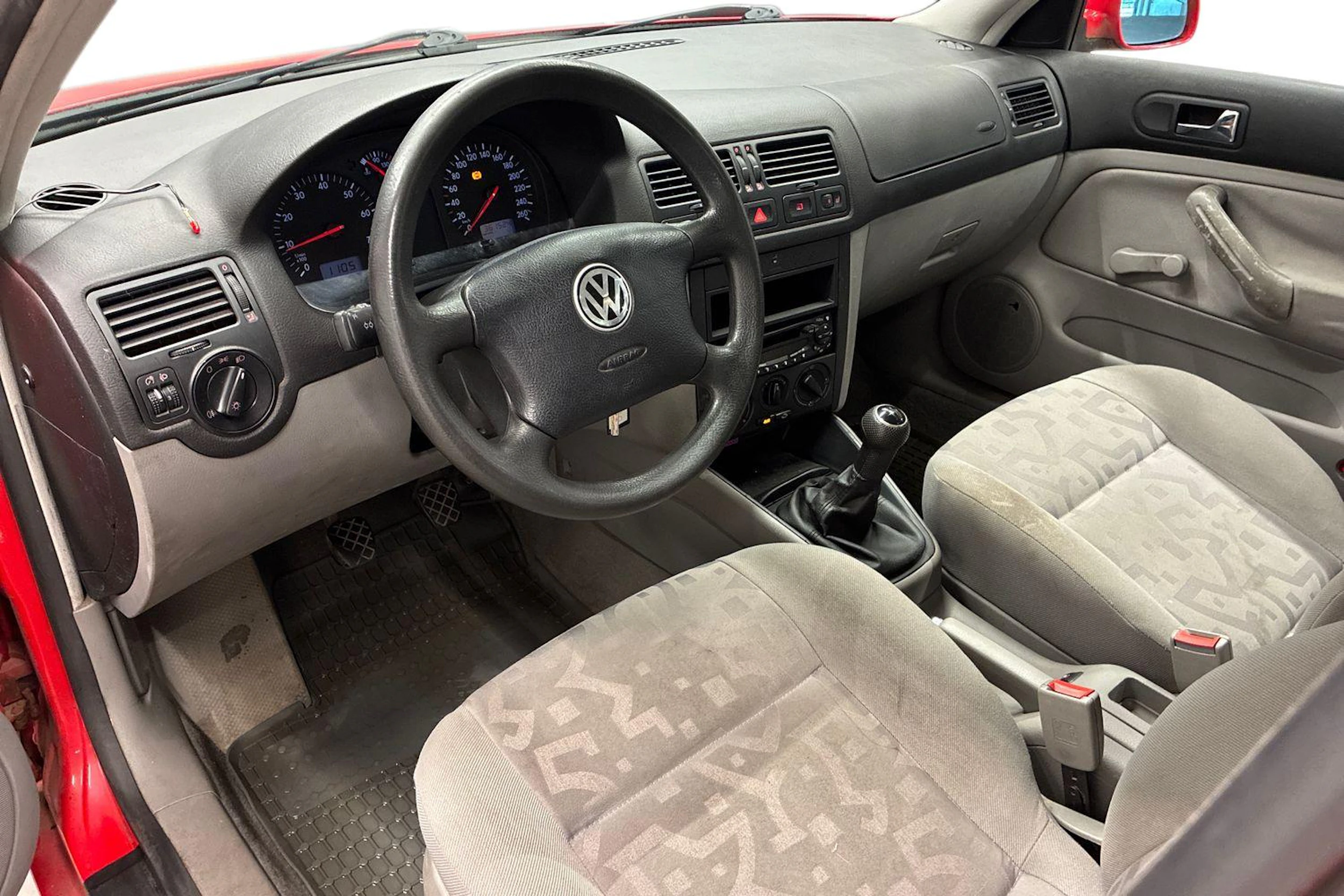 Punainen Volkswagen BORA 1999 kuva 6.