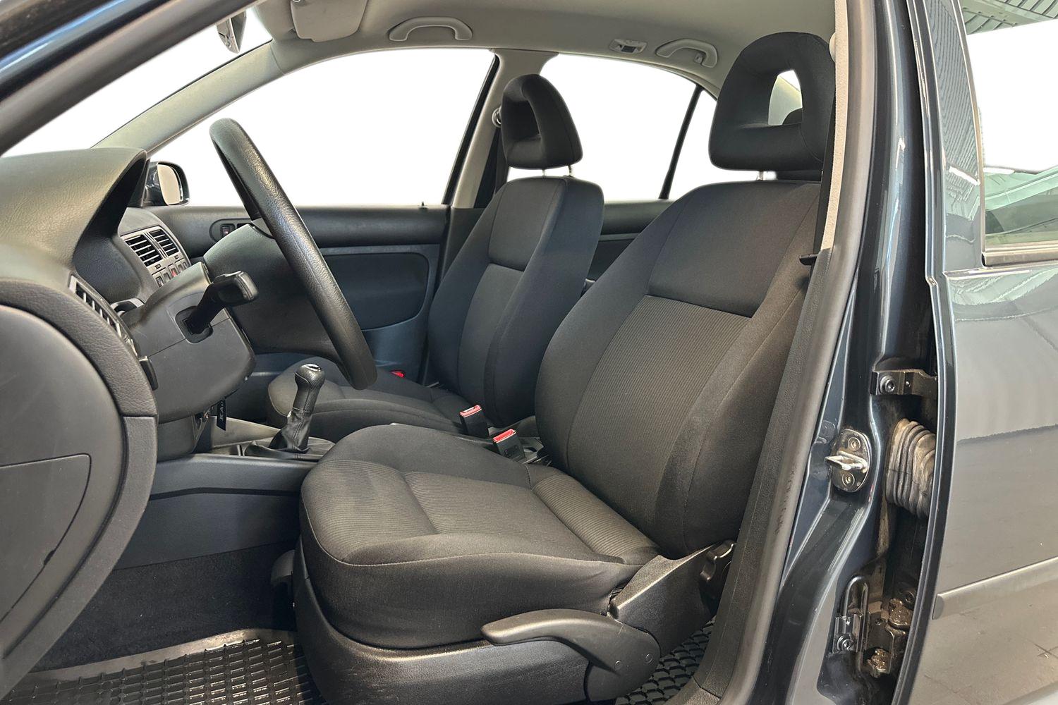 Volkswagen Bora 1,4 55kW 2002, kuva 7/23