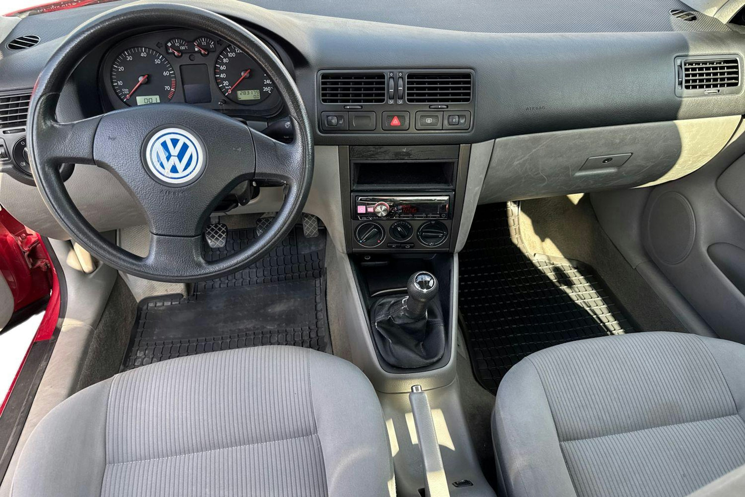 punainen Volkswagen Bora 2002 kuva 9.