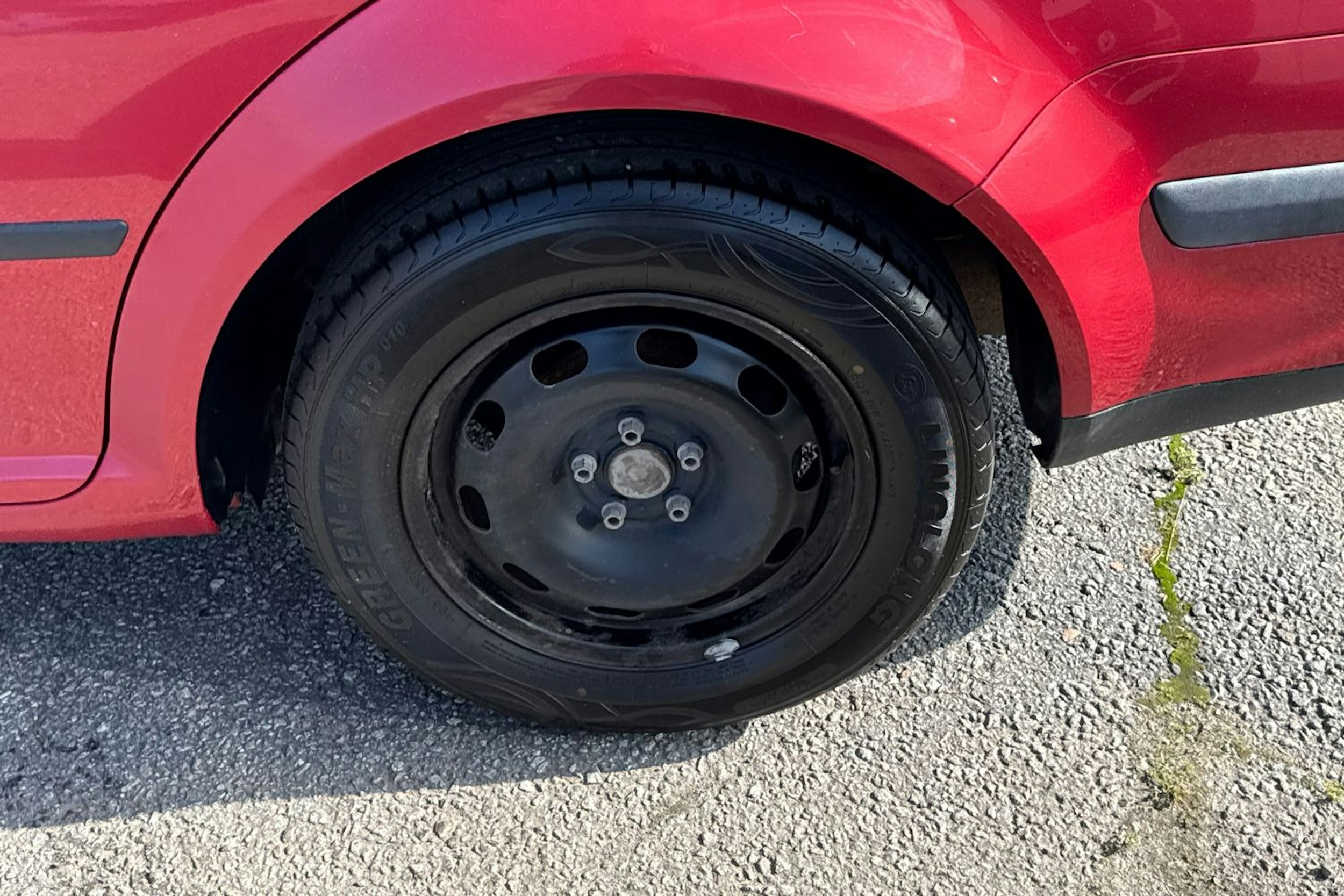 punainen Volkswagen Bora 2002 kuva 13.