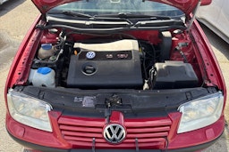 punainen Volkswagen Bora 2002 kuva 20.