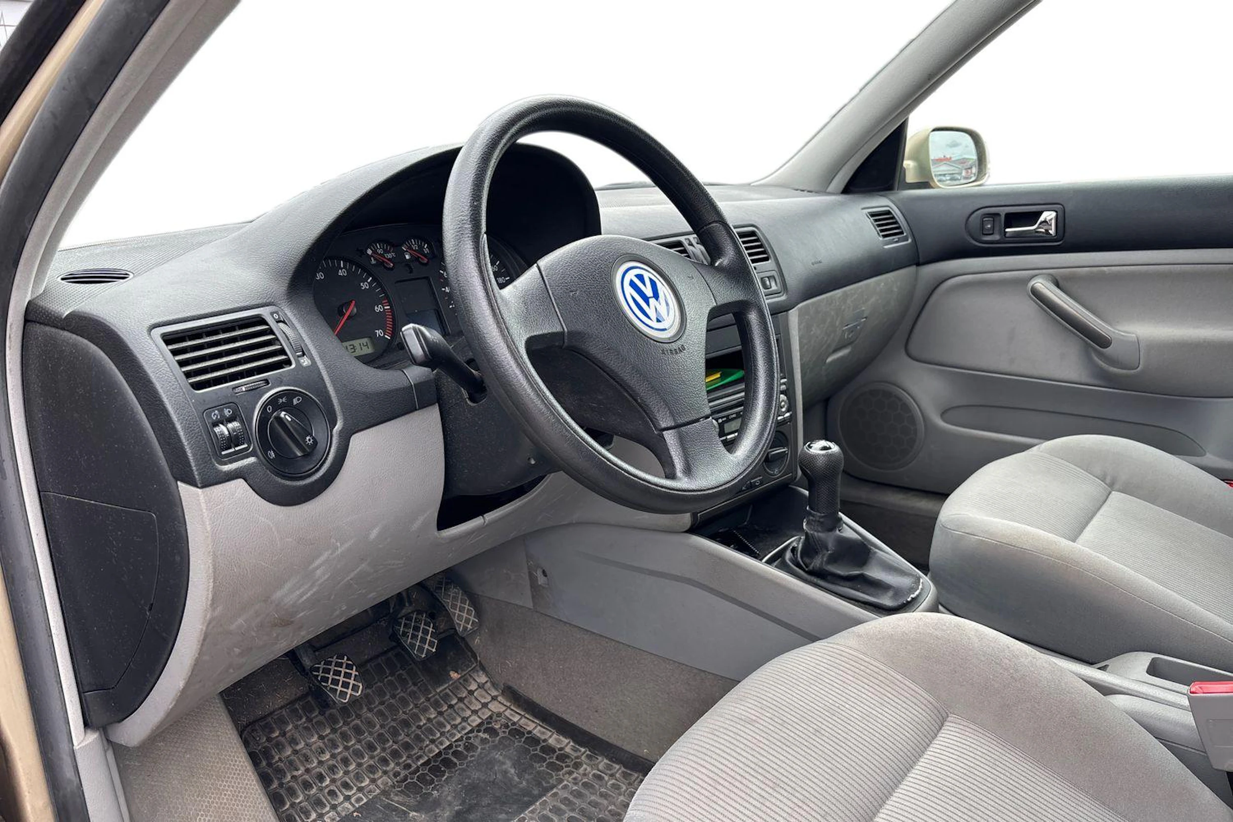 Ruskea (beige) Volkswagen BORA 2003 kuva 3.