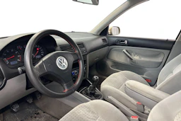 ruskea (beige) Volkswagen Bora 2003 kuva 9.