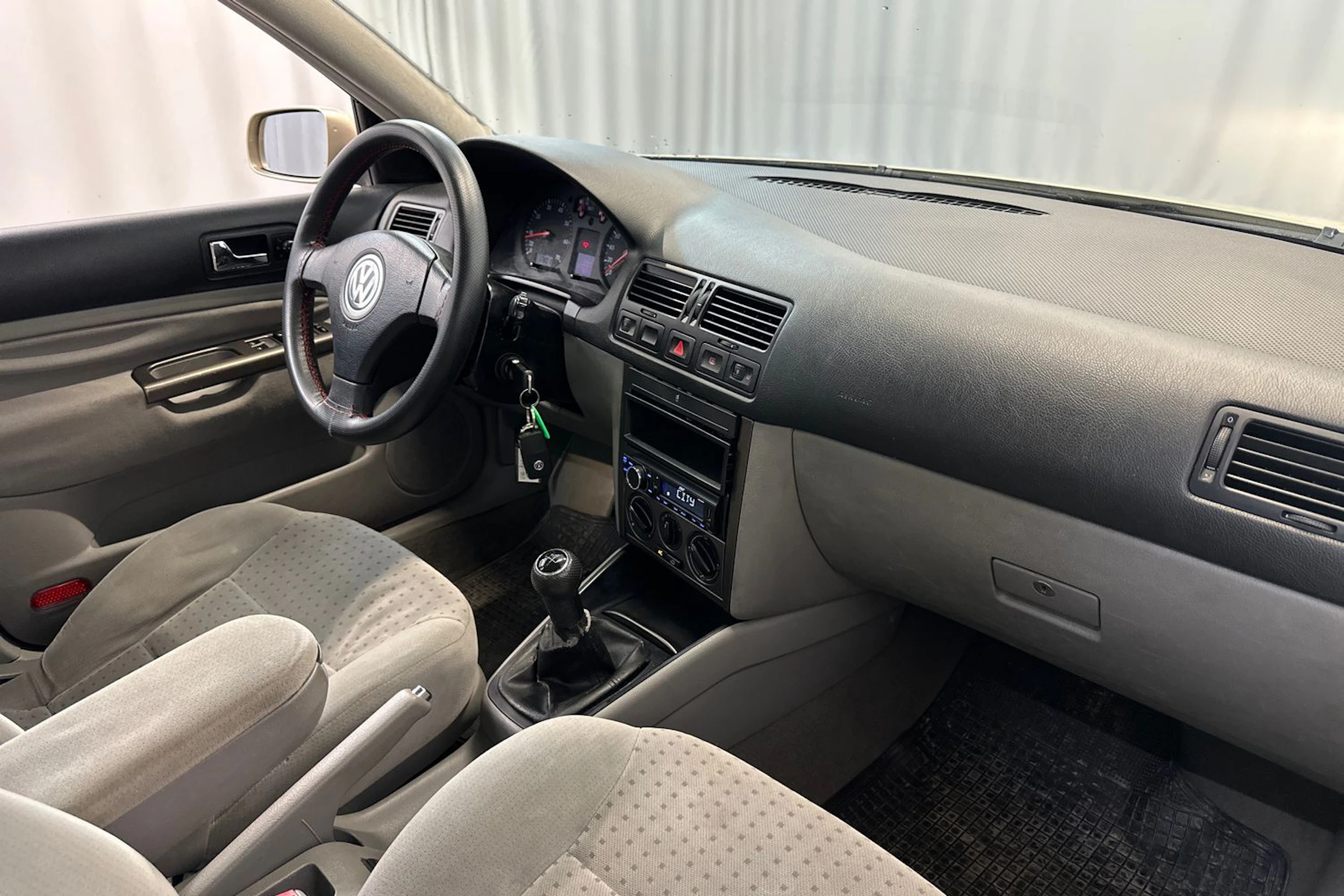 ruskea (beige) Volkswagen Bora 2003 kuva 15.