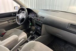ruskea (beige) Volkswagen Bora 2003 kuva 15.