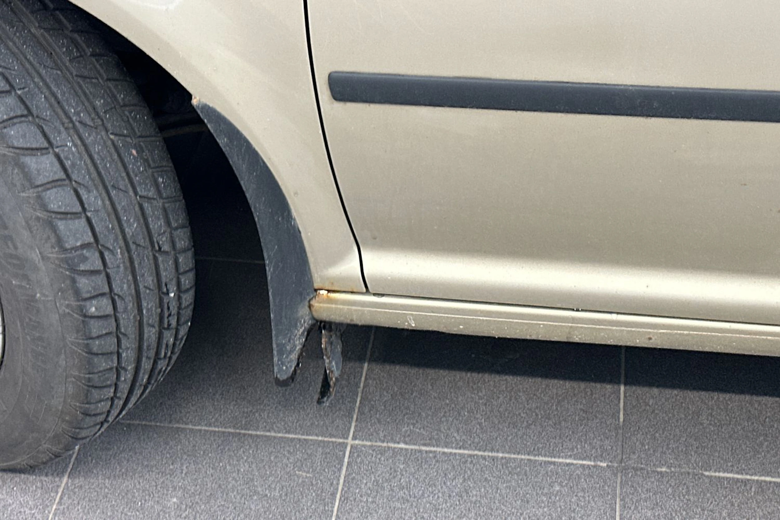 ruskea (beige) Volkswagen Bora 2003 kuva 30.