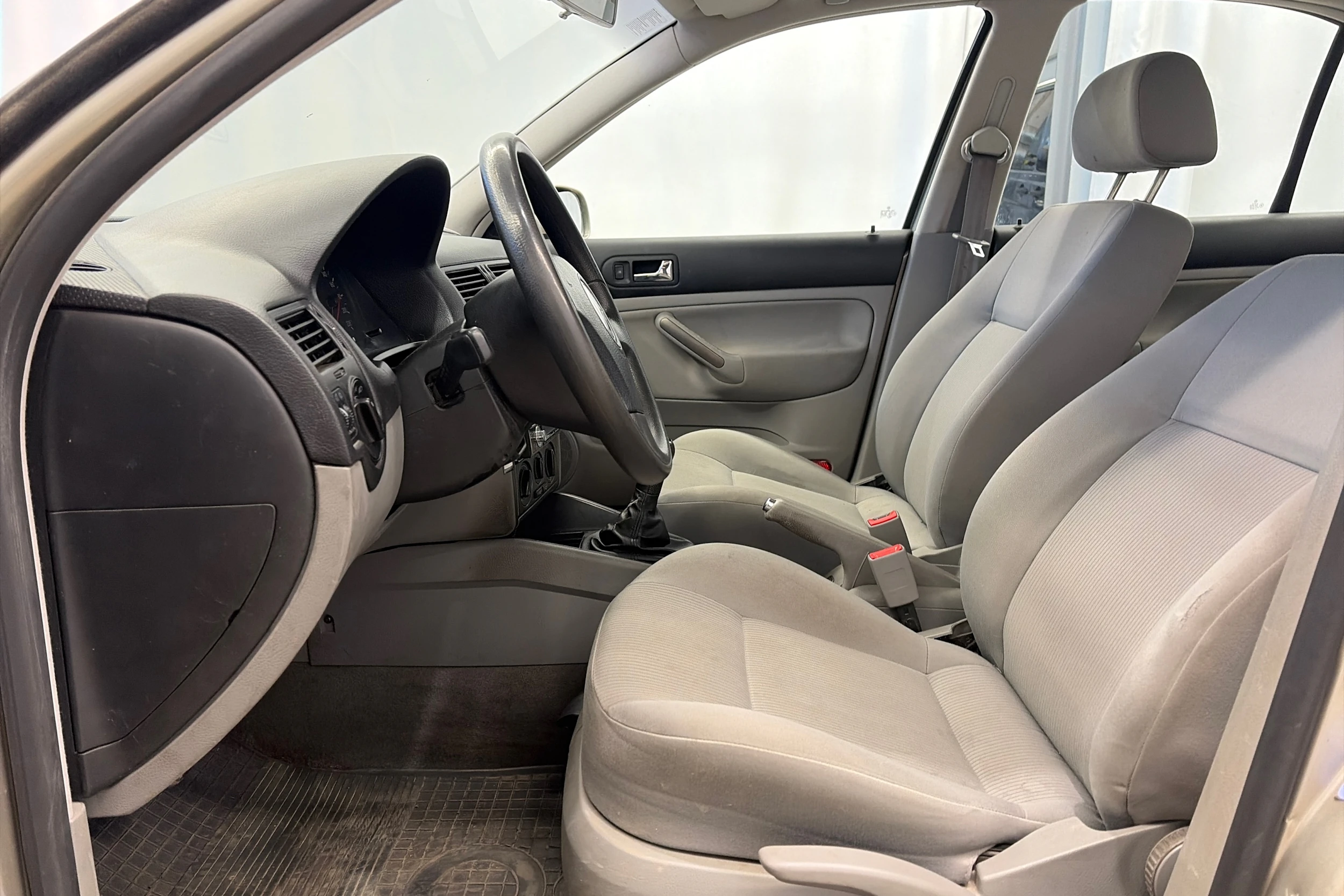 harmaa Volkswagen Bora 2004 kuva 18.