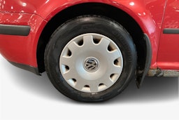 punainen Volkswagen Bora 2004 kuva 11.
