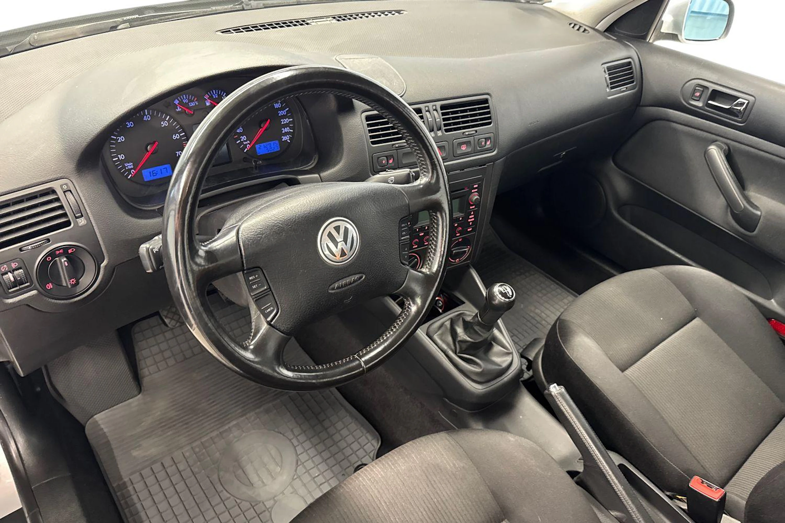 harmaa Volkswagen Bora 2005 kuva 6.