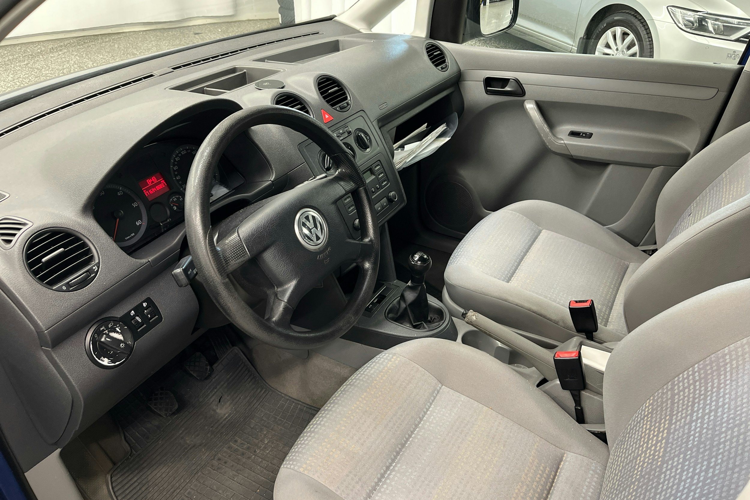 sininen Volkswagen Caddy 2004 kuva 6.