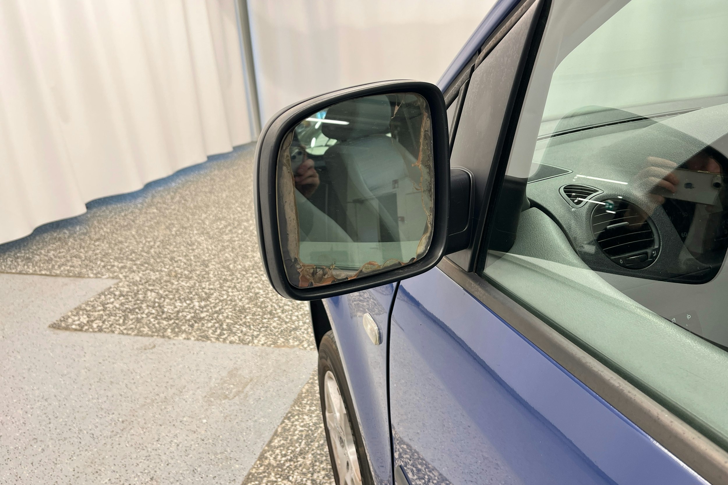 sininen Volkswagen Caddy 2004 kuva 21.