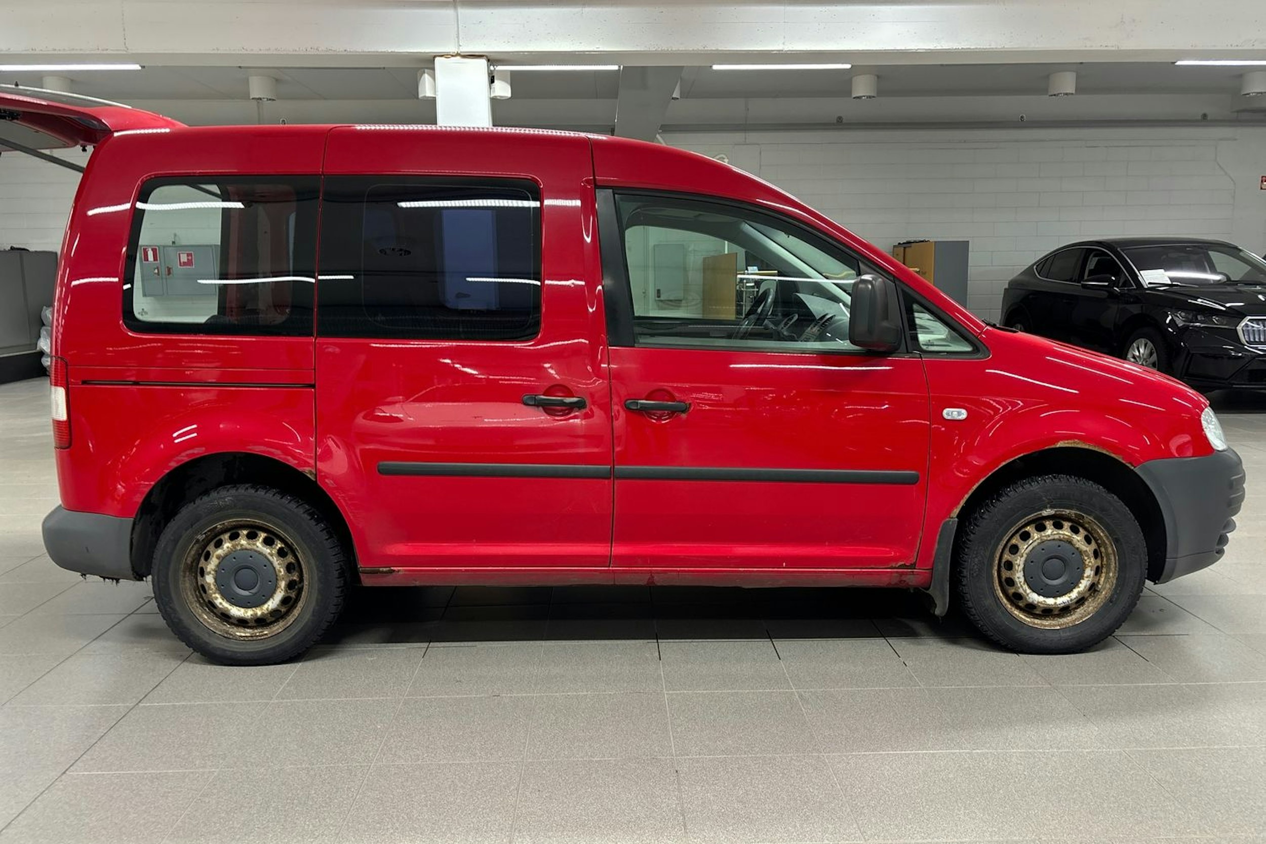 punainen Volkswagen Caddy 2007 kuva 11.