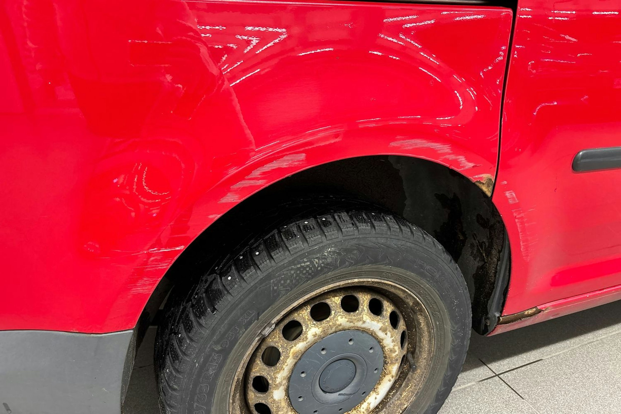 punainen Volkswagen Caddy 2007 kuva 12.