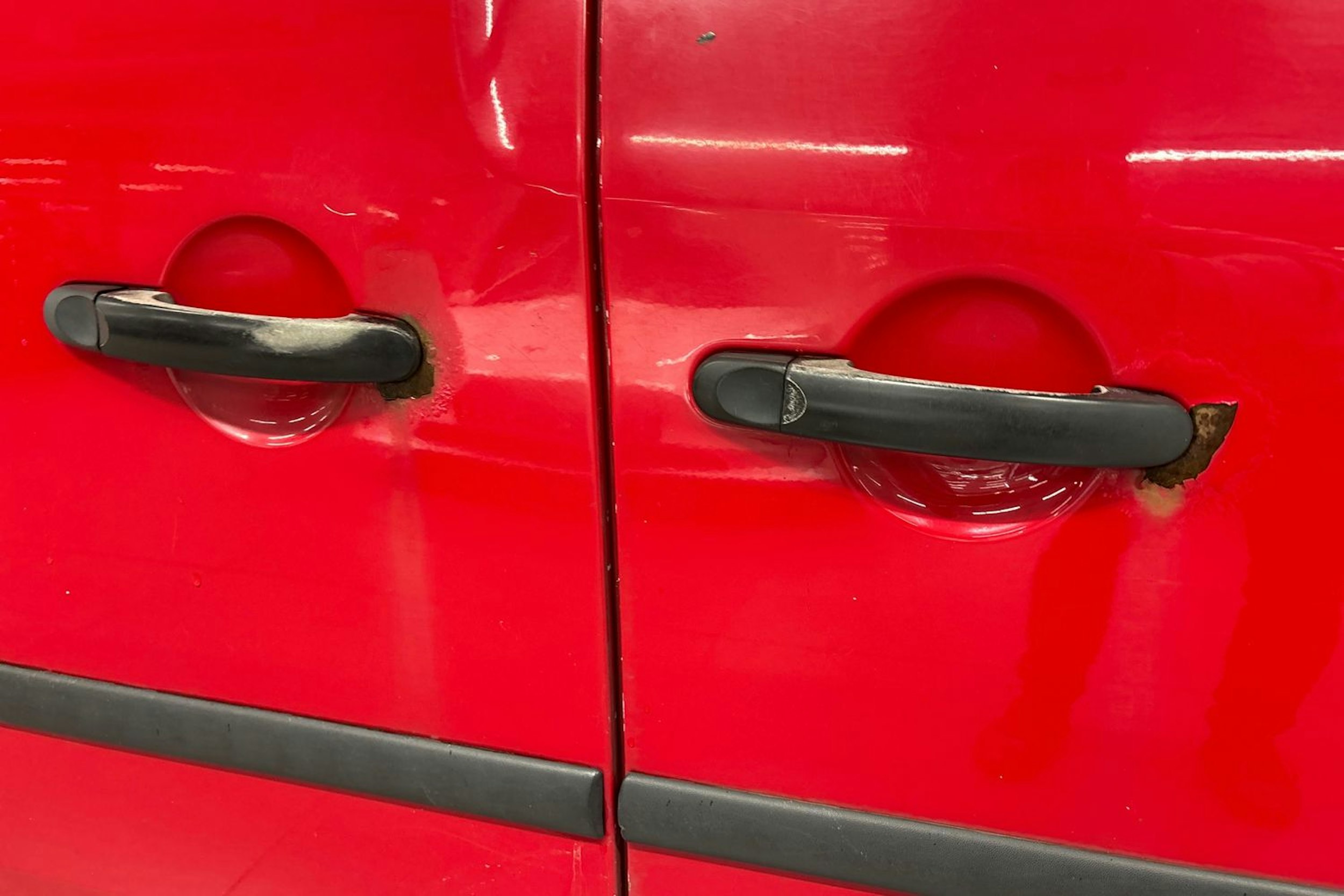 punainen Volkswagen Caddy 2007 kuva 13.