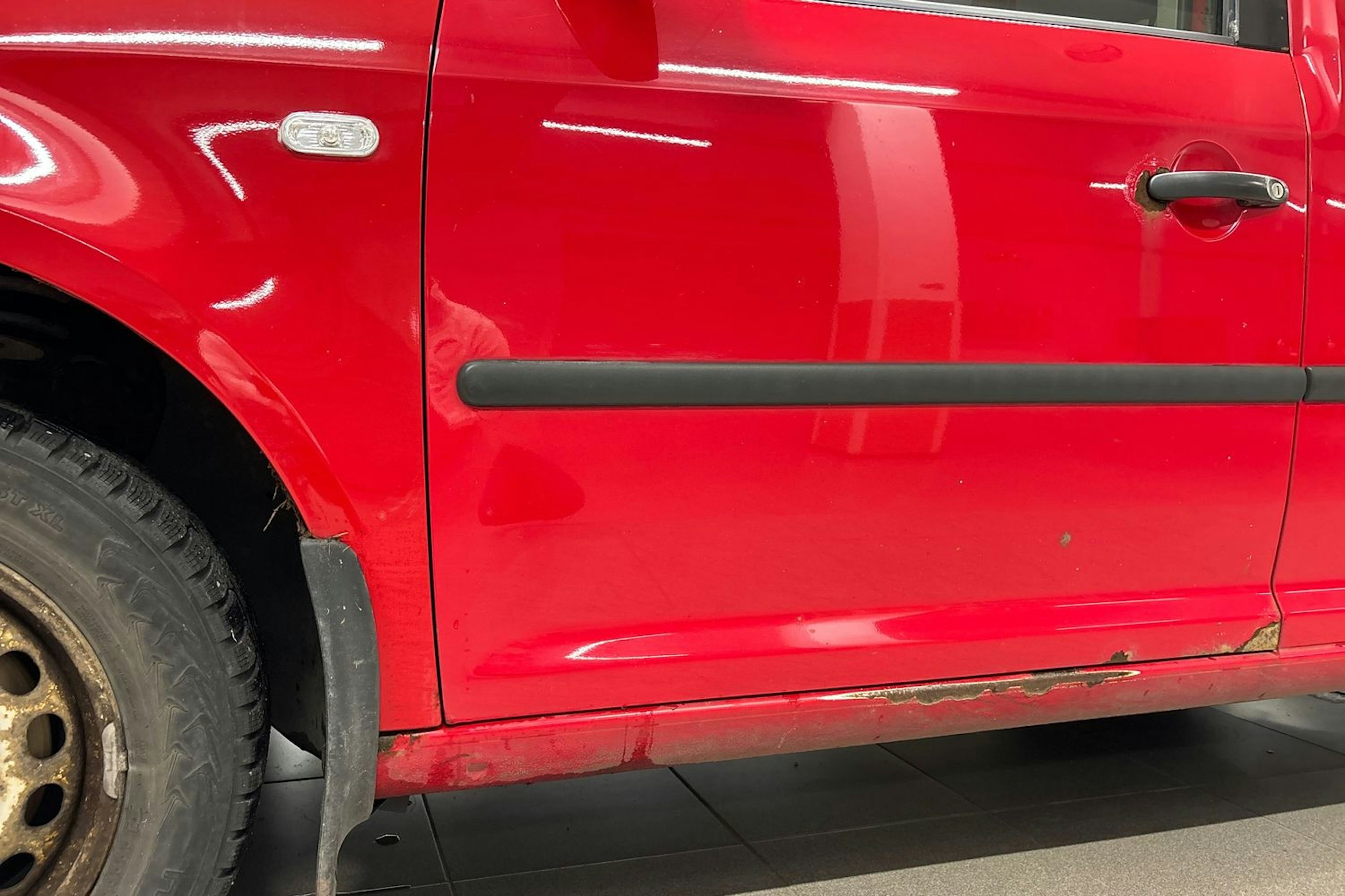 punainen Volkswagen Caddy 2007 kuva 15.