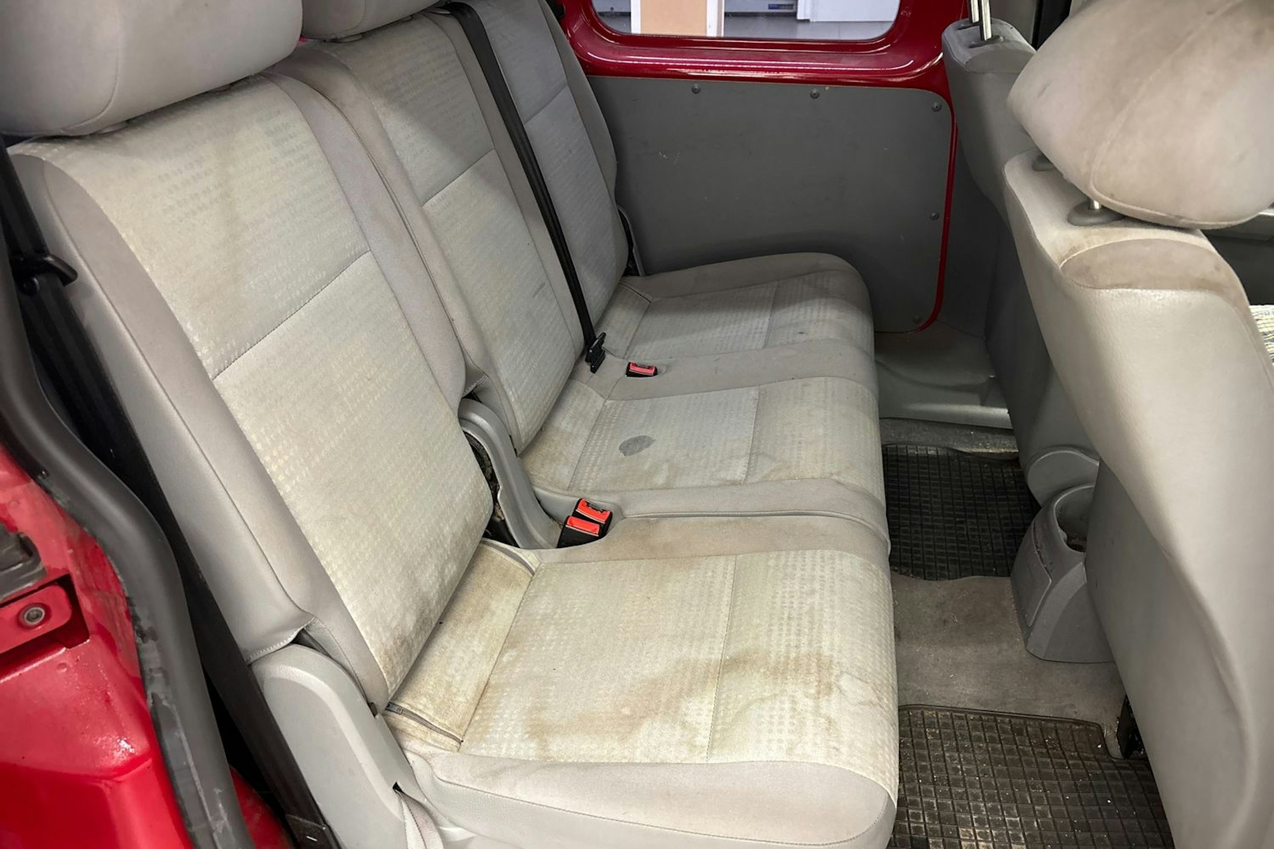 punainen Volkswagen Caddy 2007 kuva 24.