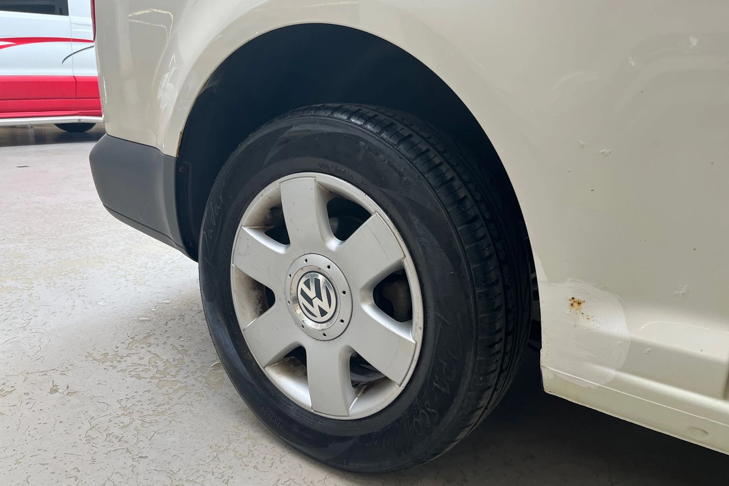 valkoinen Volkswagen Caddy 2009 kuva 16.