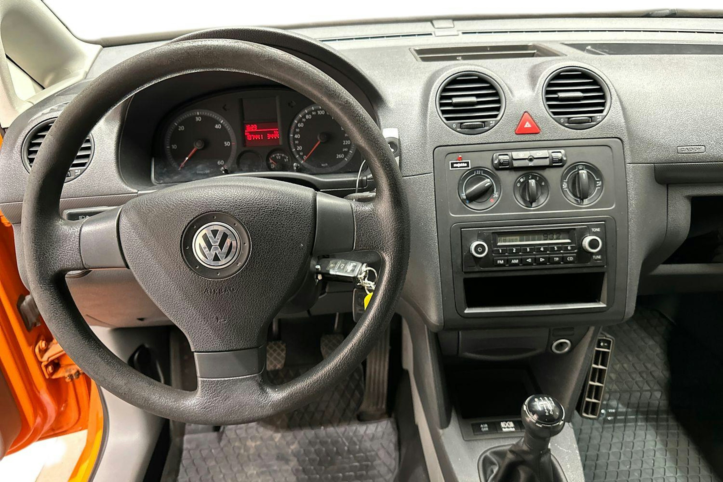oranssi Volkswagen Caddy 2009 kuva 9.