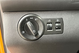 oranssi Volkswagen Caddy 2009 kuva 16.