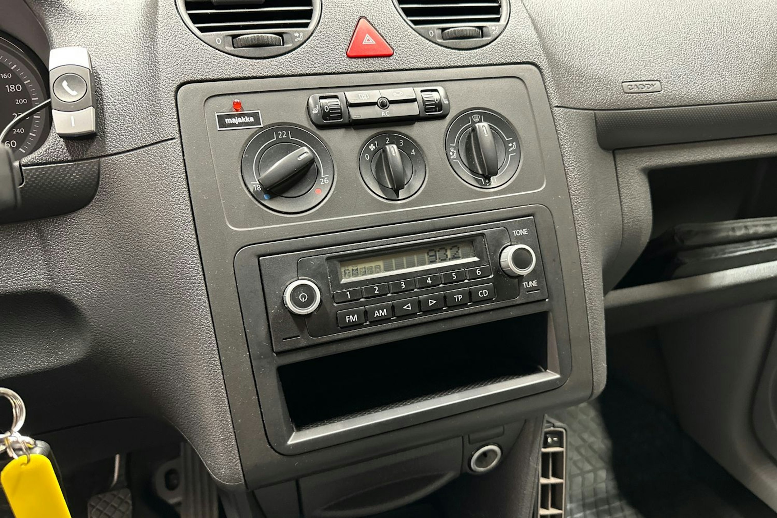 oranssi Volkswagen Caddy 2009 kuva 18.