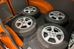 oranssi Volkswagen Caddy 2009 kuva 24.