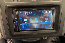 punainen Volkswagen Caddy 2010 kuva 13.