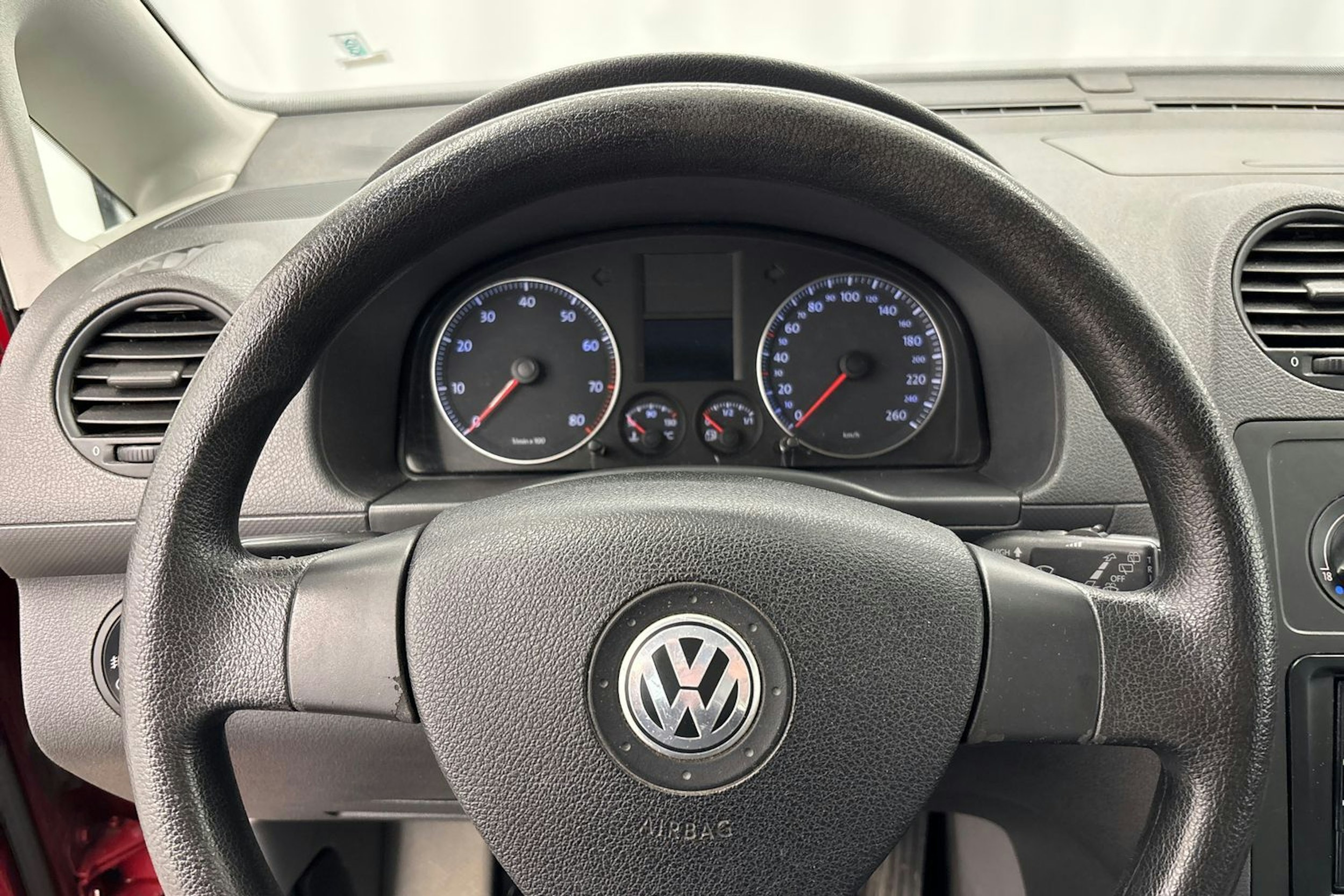 punainen Volkswagen Caddy 2010 kuva 15.