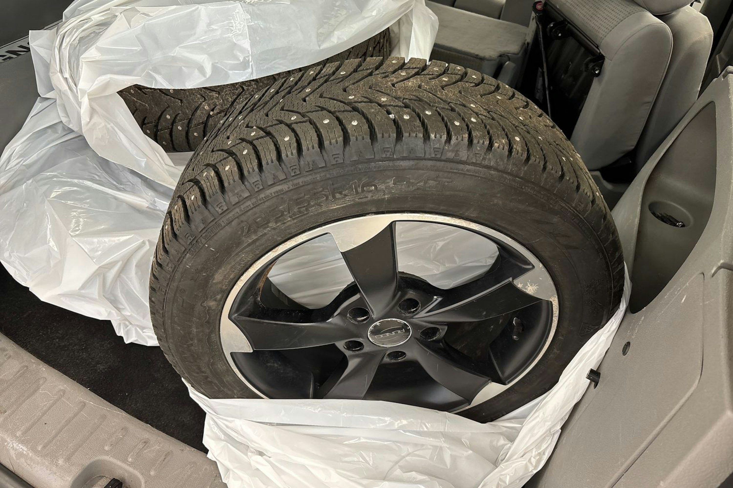 punainen Volkswagen Caddy 2010 kuva 19.
