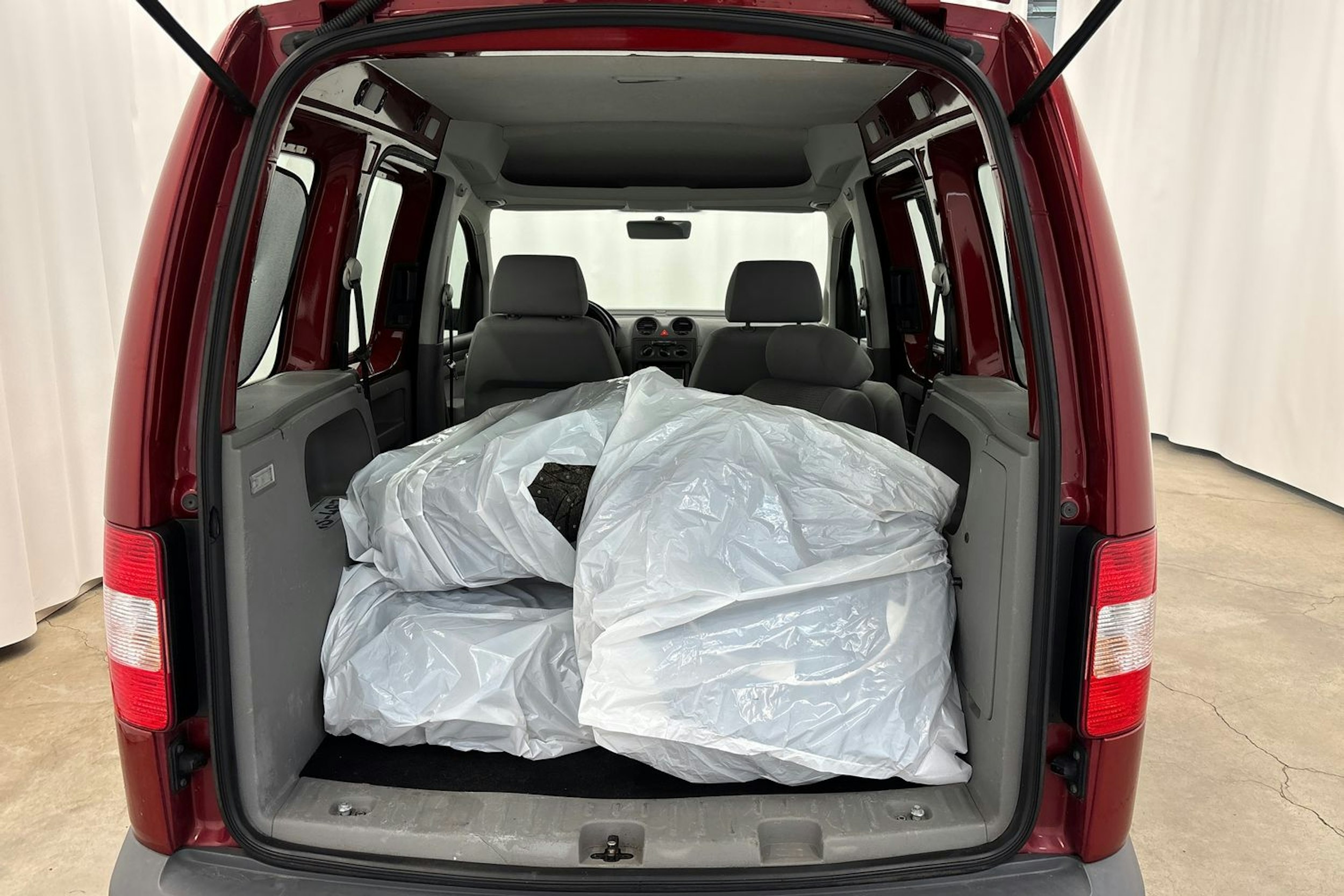 punainen Volkswagen Caddy 2010 kuva 20.